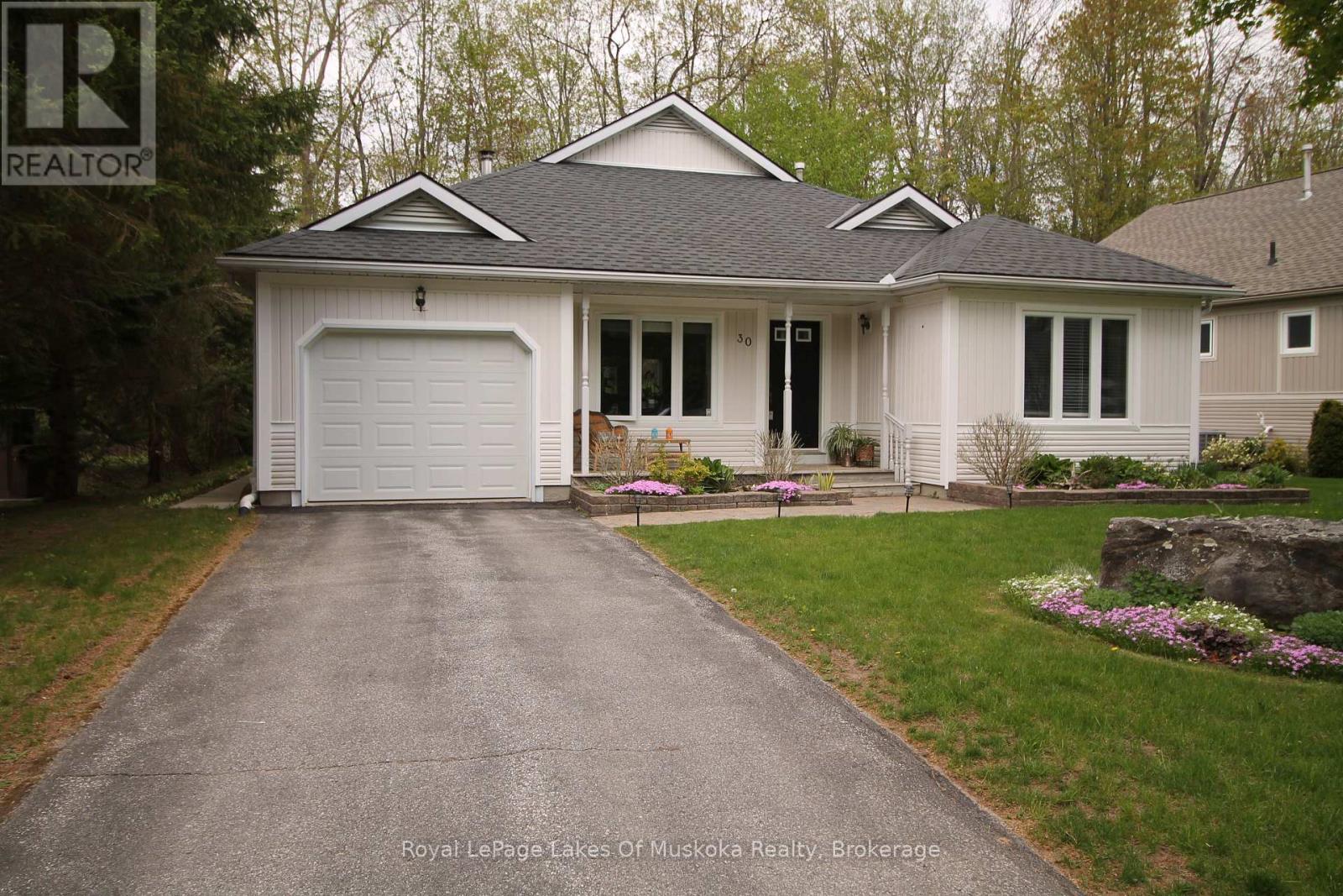 30 Hedgewood Lane, Gravenhurst, Ontario  P1P 1Y8 - Photo 2 - X12154306