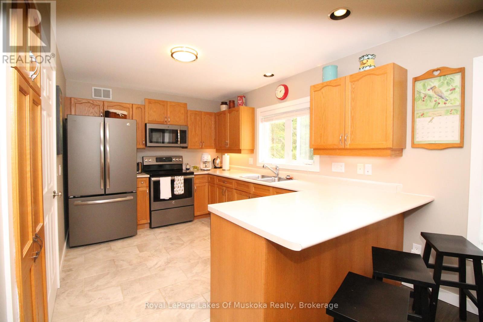 30 Hedgewood Lane, Gravenhurst, Ontario  P1P 1Y8 - Photo 20 - X12154306