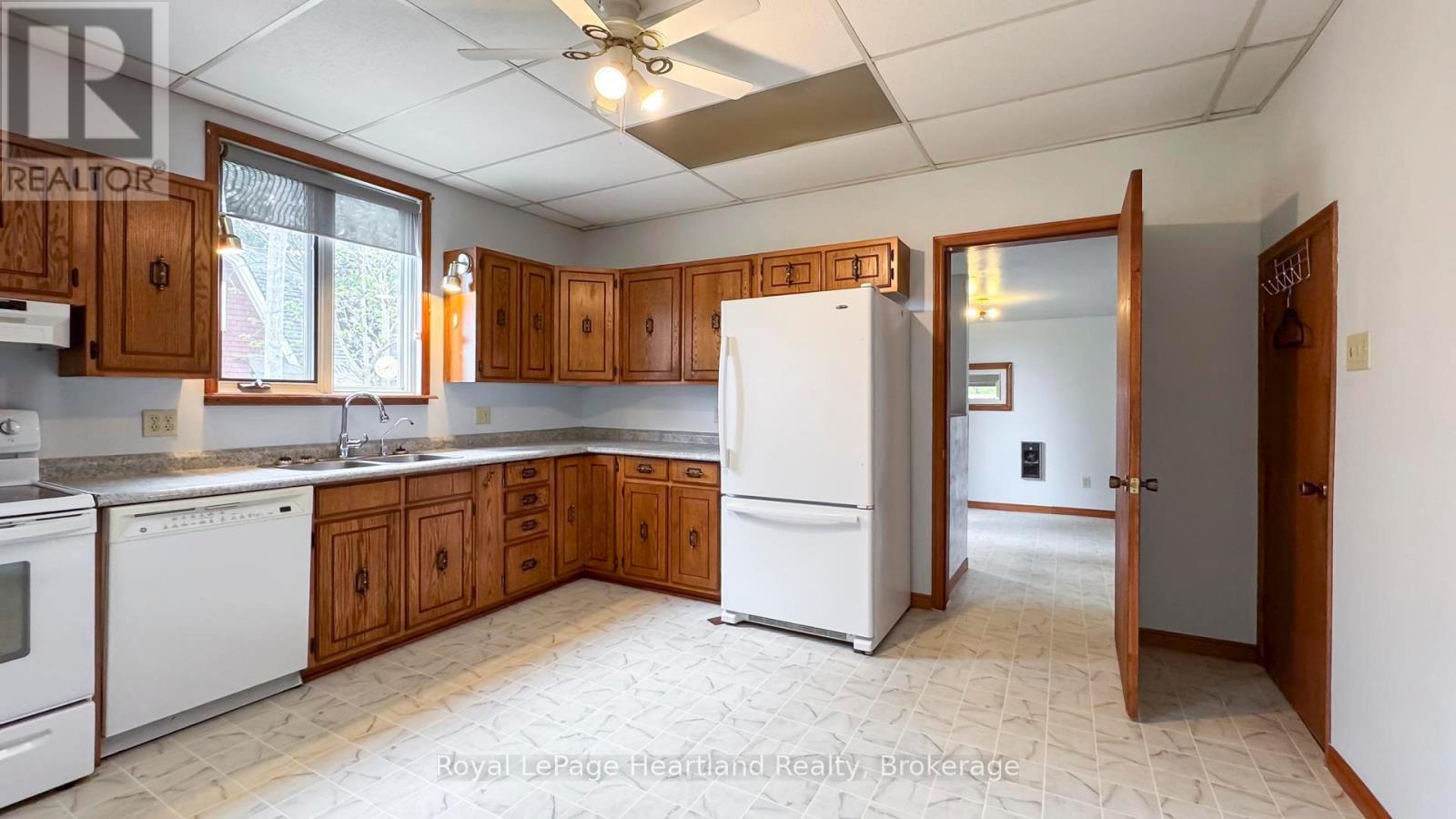 102 Goderich Street, Ashfield-Colborne-Wawanosh, Ontario  N0M 1E0 - Photo 16 - X12154366
