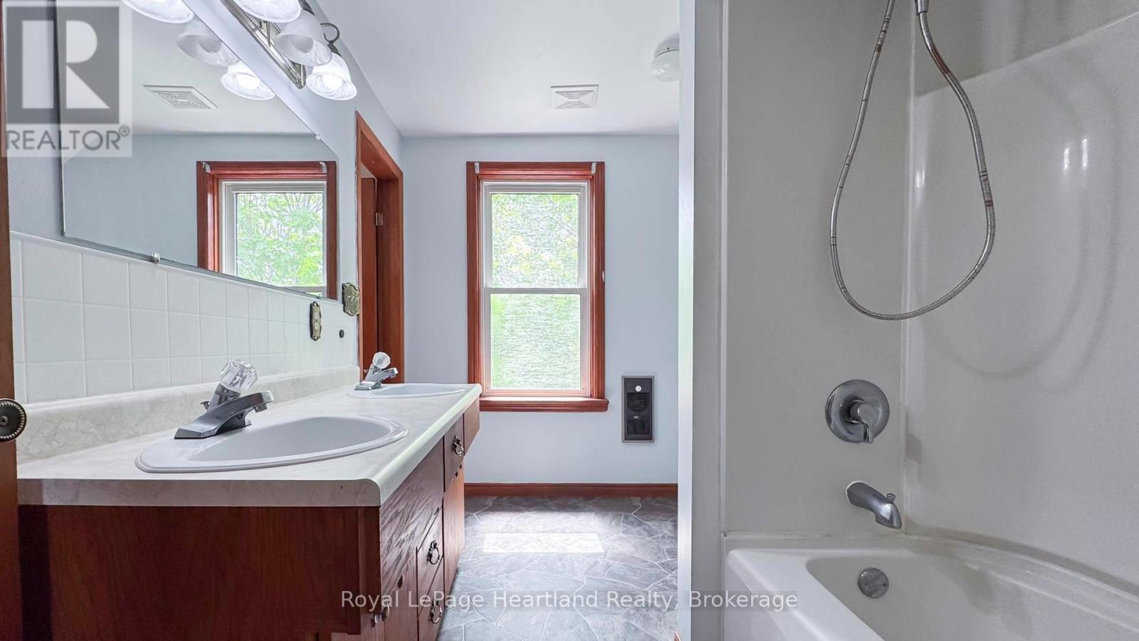 102 Goderich Street, Ashfield-Colborne-Wawanosh, Ontario  N0M 1E0 - Photo 36 - X12154366