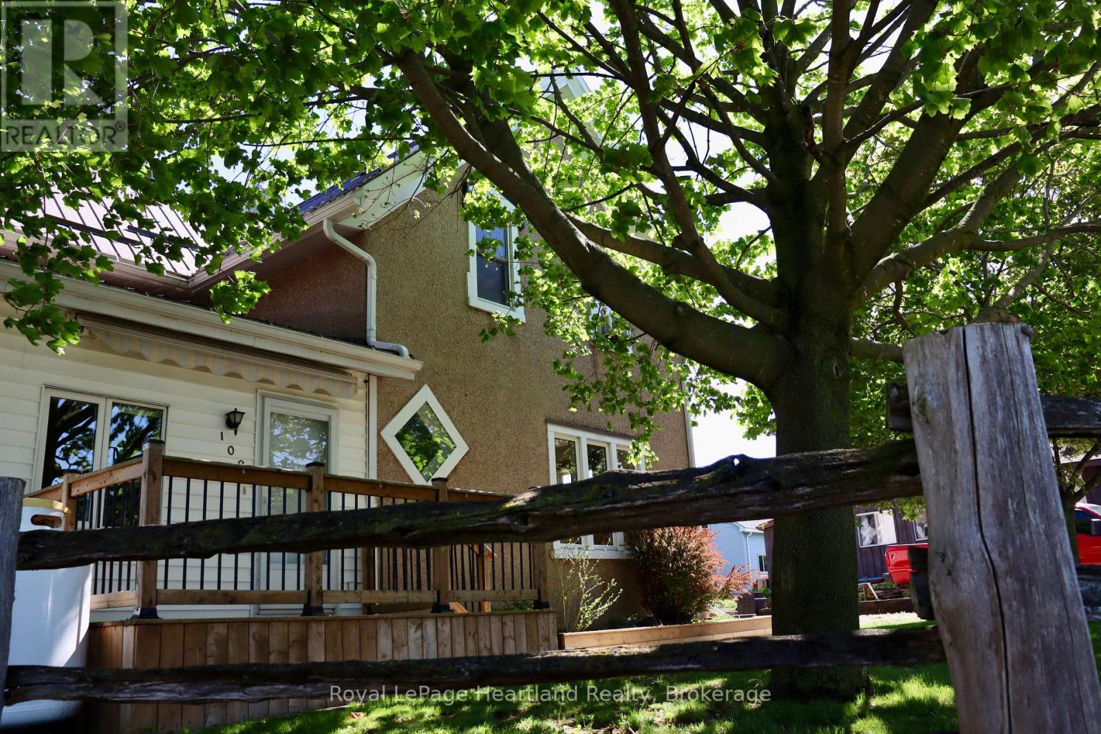102 Goderich Street, Ashfield-Colborne-Wawanosh, Ontario  N0M 1E0 - Photo 6 - X12154366
