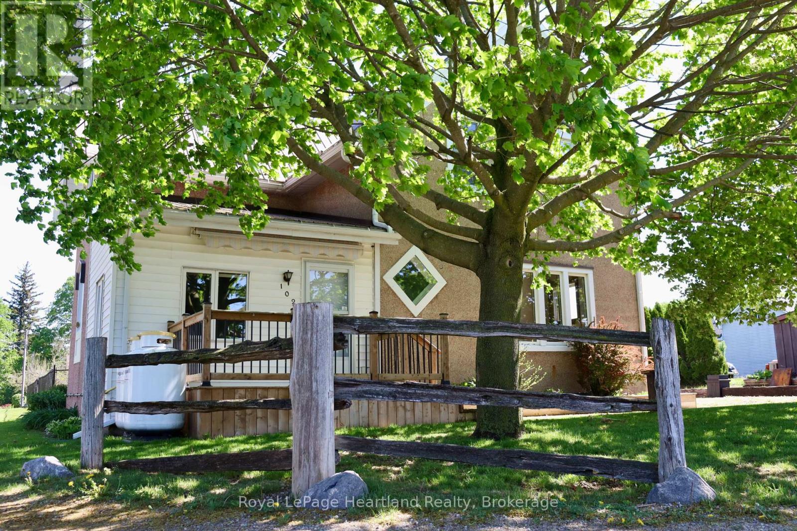 102 Goderich Street, Ashfield-Colborne-Wawanosh, Ontario  N0M 1E0 - Photo 7 - X12154366