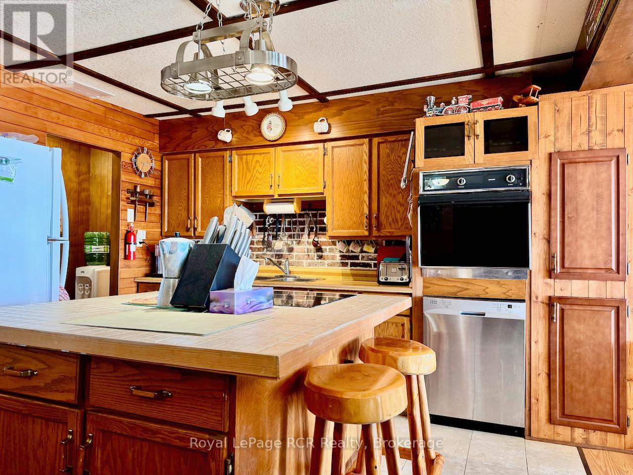 384 Bay Street, South Bruce Peninsula, Ontario  N0H 2T0 - Photo 10 - X12154459