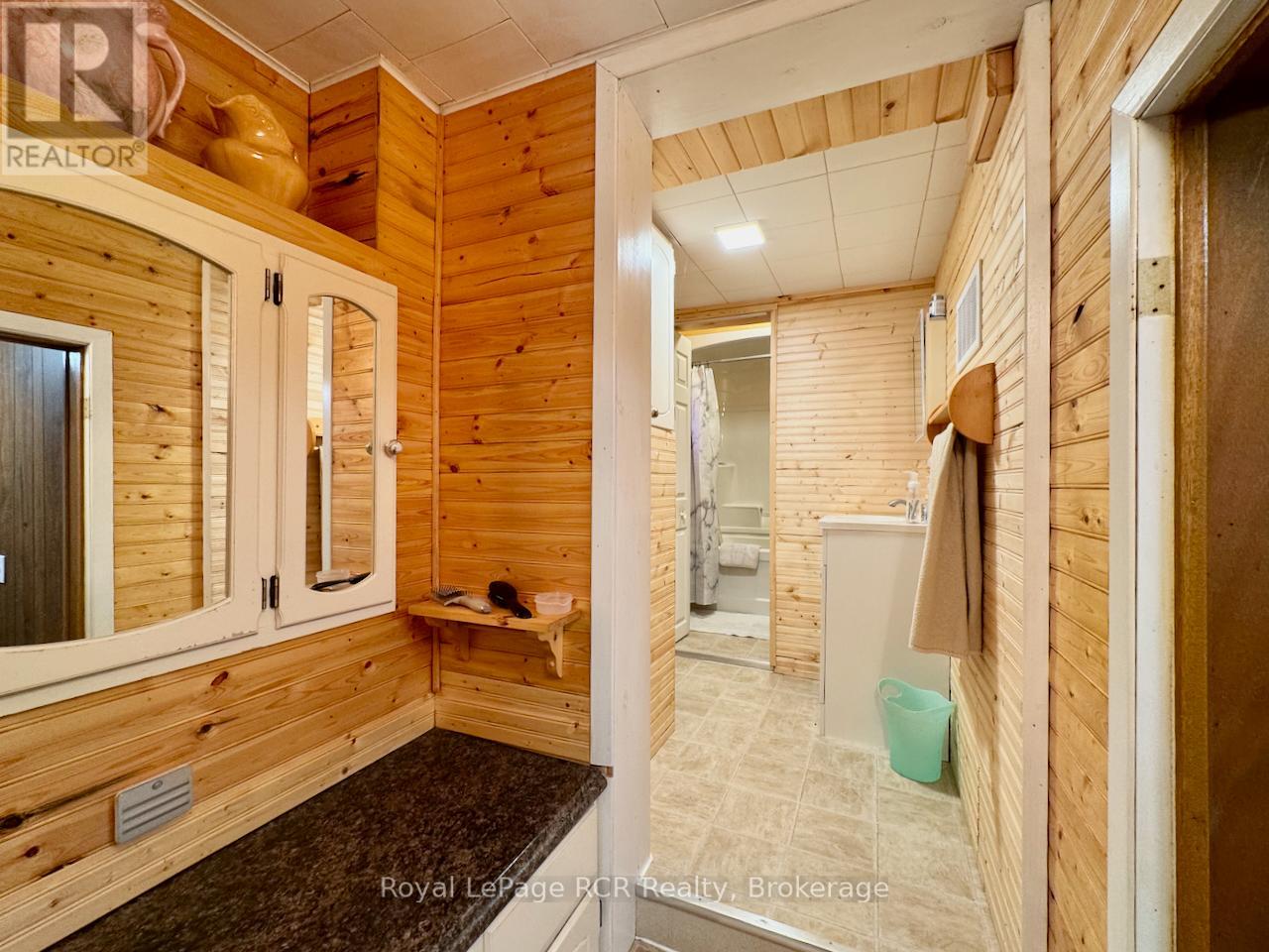 384 Bay Street, South Bruce Peninsula, Ontario  N0H 2T0 - Photo 14 - X12154459