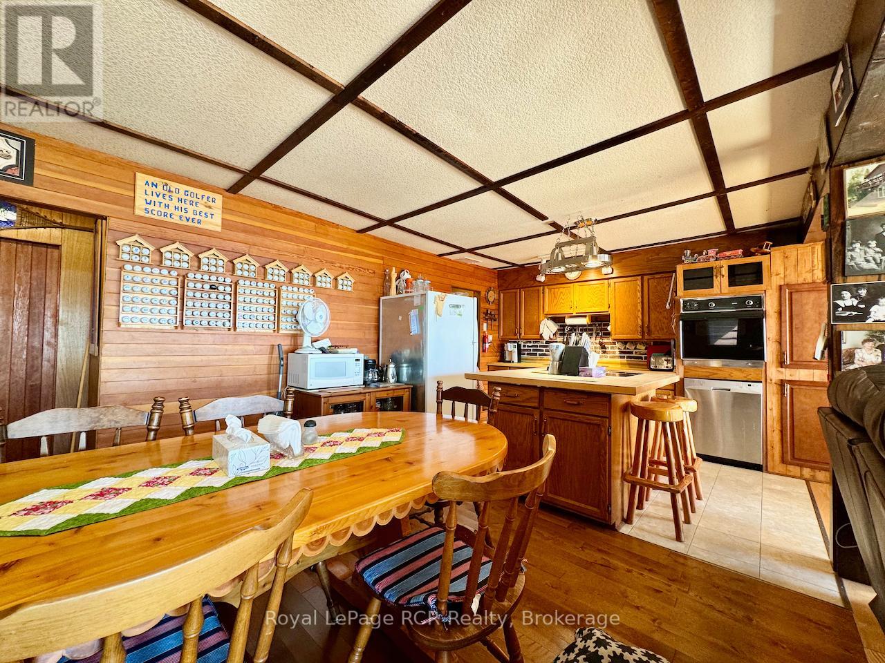 384 Bay Street, South Bruce Peninsula, Ontario  N0H 2T0 - Photo 9 - X12154459