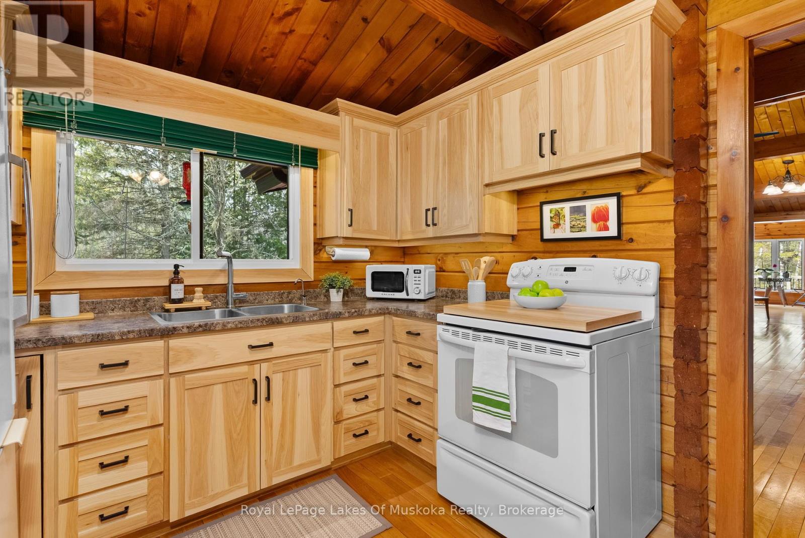 71 Victoria Street, Magnetawan, Ontario  P0A 1P0 - Photo 15 - X12154464
