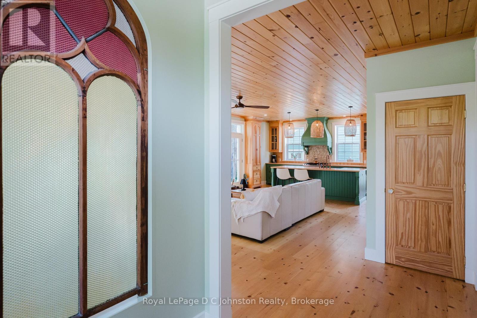 66 Grosvenor St Street N, Saugeen Shores, Ontario  N0H 2L0 - Photo 4 - X12154602