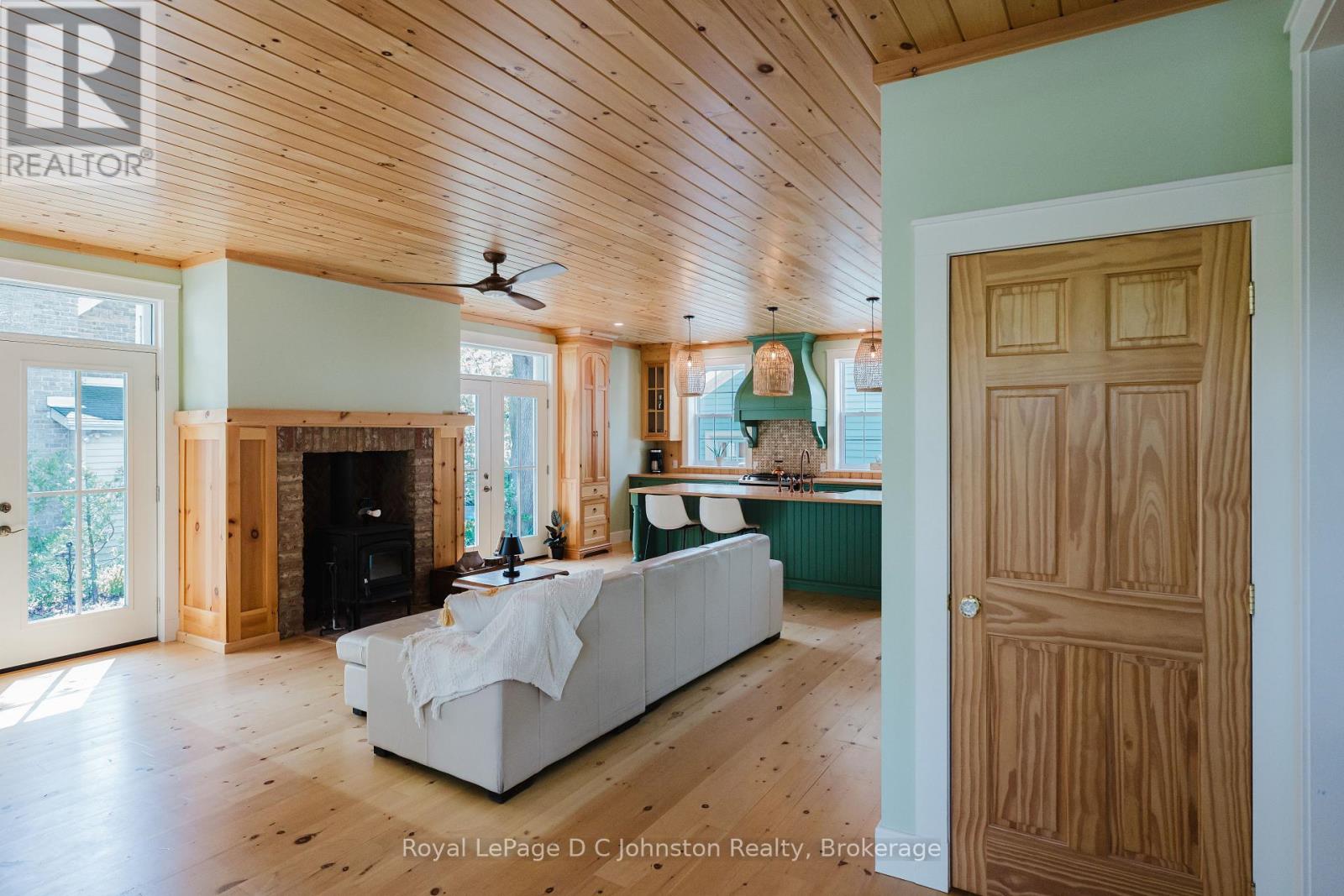 66 Grosvenor St Street N, Saugeen Shores, Ontario  N0H 2L0 - Photo 5 - X12154602