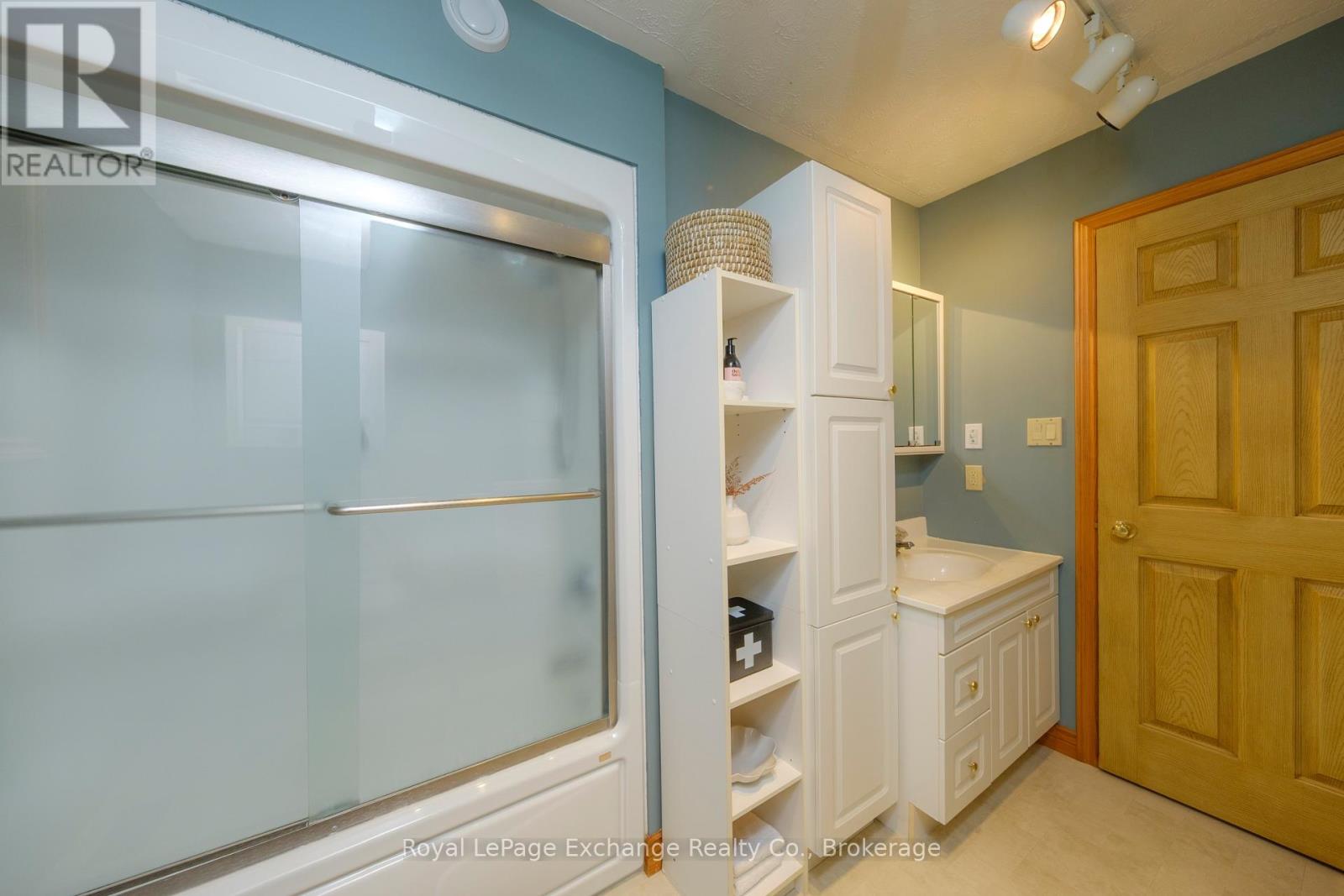 128 Waterloo Street, Huron-Kinloss, Ontario  N2Z 0C7 - Photo 8 - X12154625