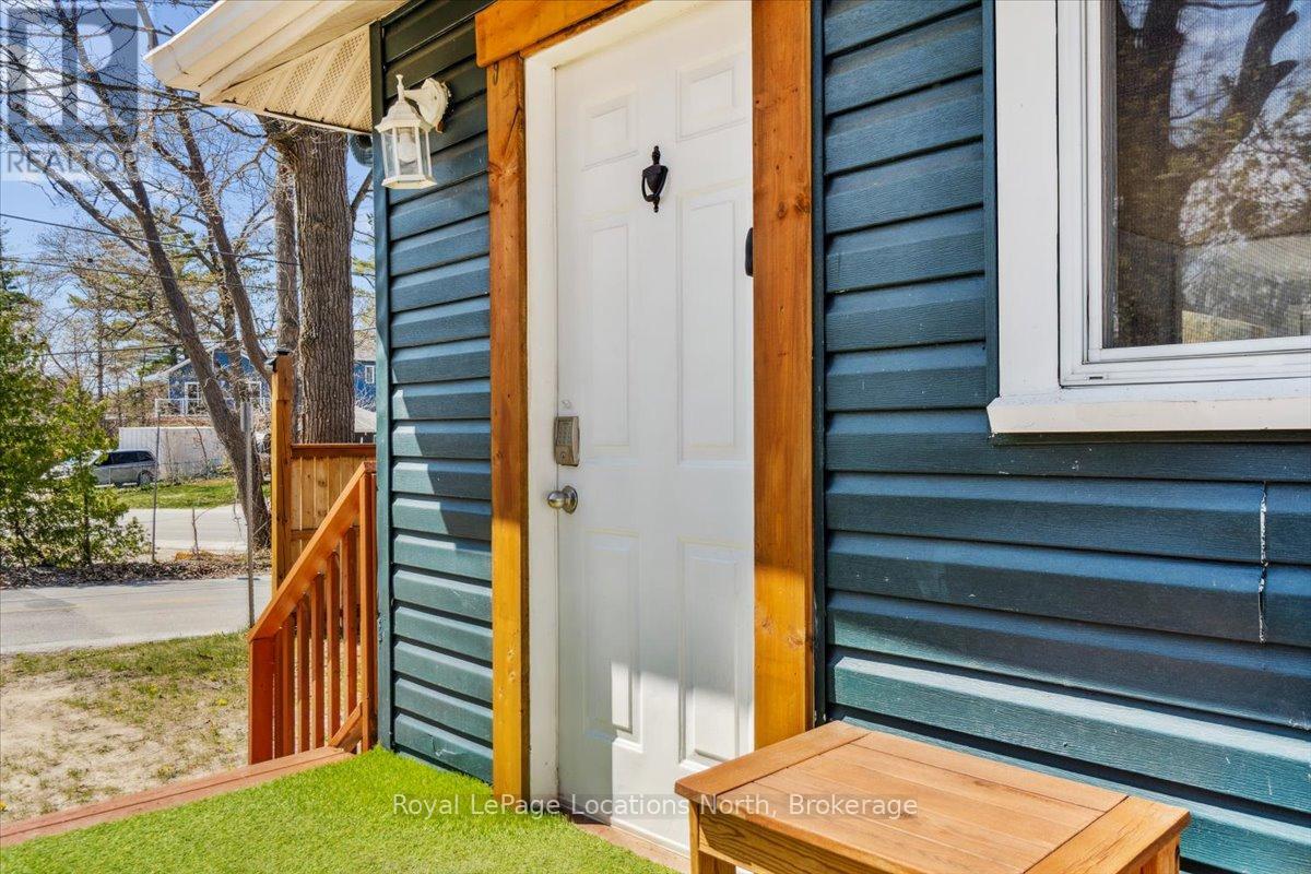 419 Mosley Street, Wasaga Beach, Ontario  L9Z 2J8 - Photo 3 - S12154752