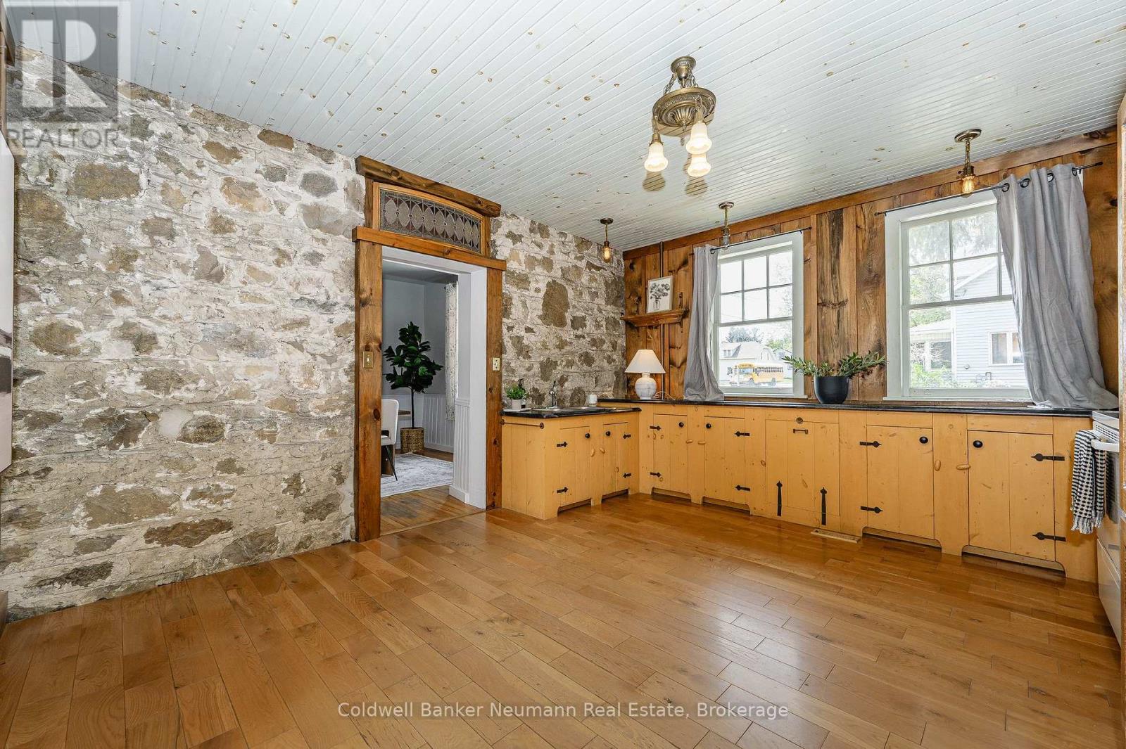 52 Brock Road S, Puslinch, Ontario  N0B 2J0 - Photo 12 - X12154745