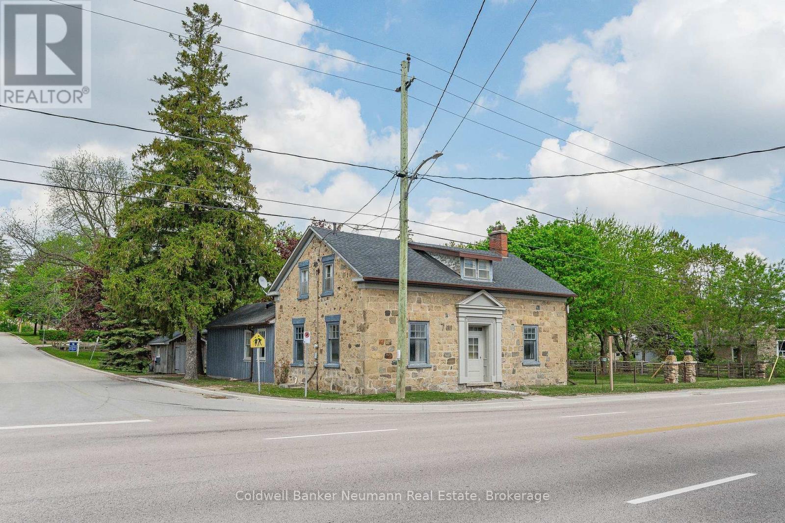 52 Brock Road S, Puslinch, Ontario  N0B 2J0 - Photo 2 - X12154745