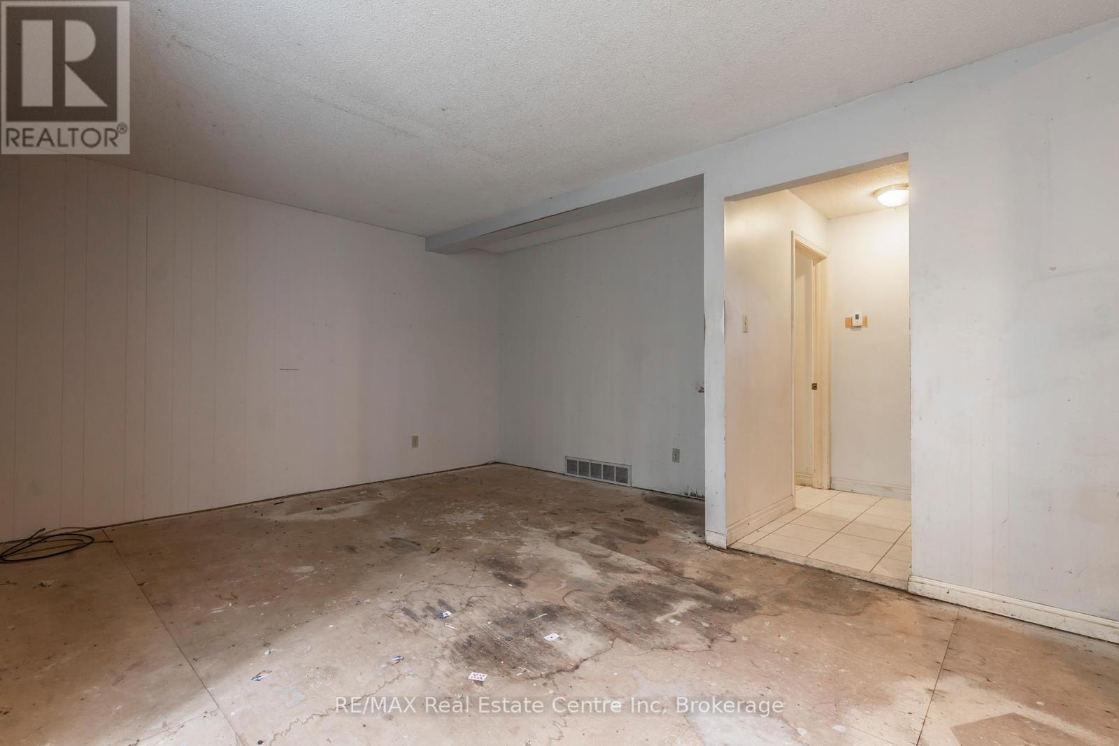 476 Westheights Drive, Kitchener, Ontario  N2N 1M5 - Photo 10 - X12154768