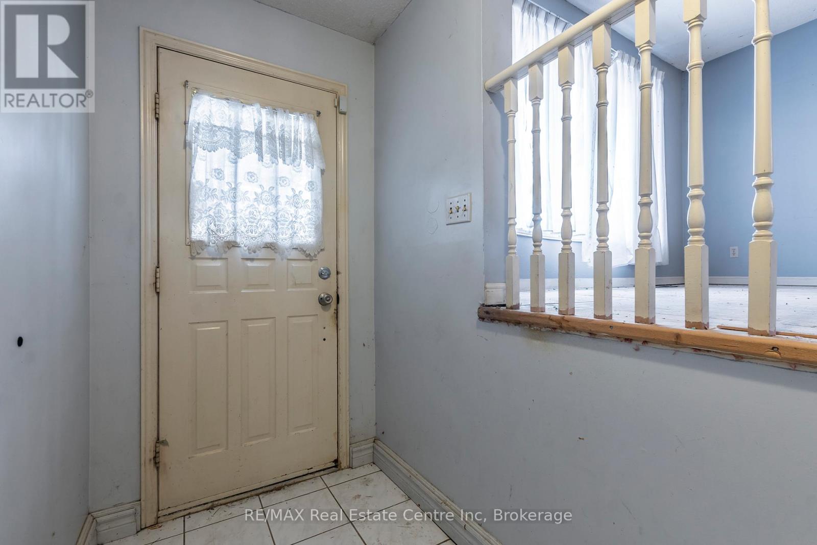 476 Westheights Drive, Kitchener, Ontario  N2N 1M5 - Photo 5 - X12154768
