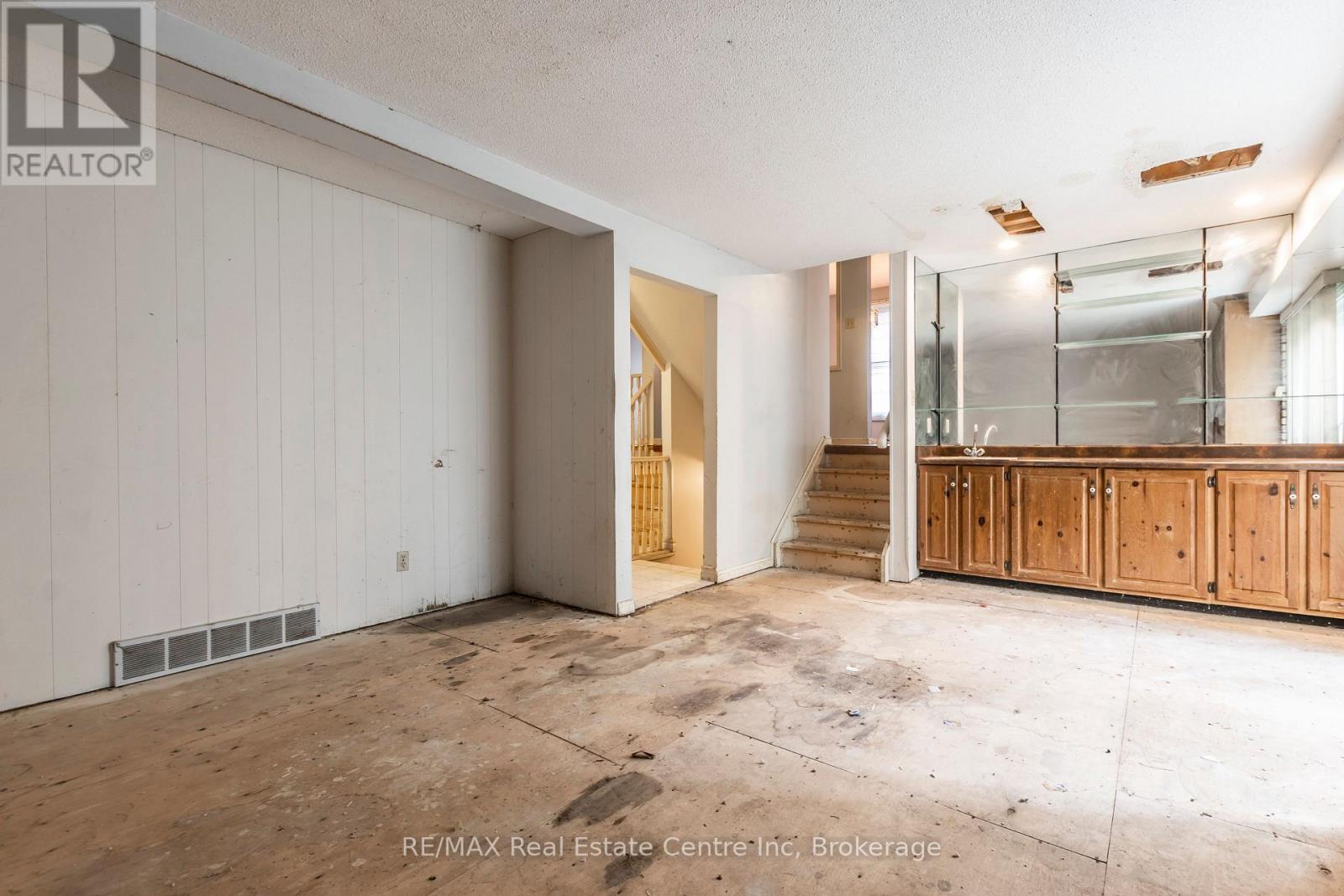 476 Westheights Drive, Kitchener, Ontario  N2N 1M5 - Photo 9 - X12154768