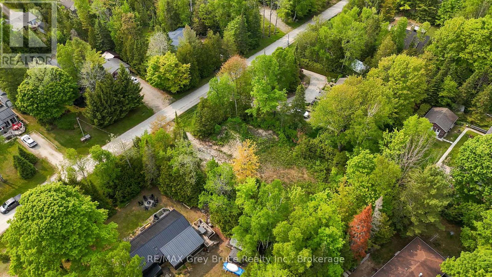 425 Dufferin Avenue, South Bruce Peninsula, Ontario  N0H 2G0 - Photo 12 - X12154811