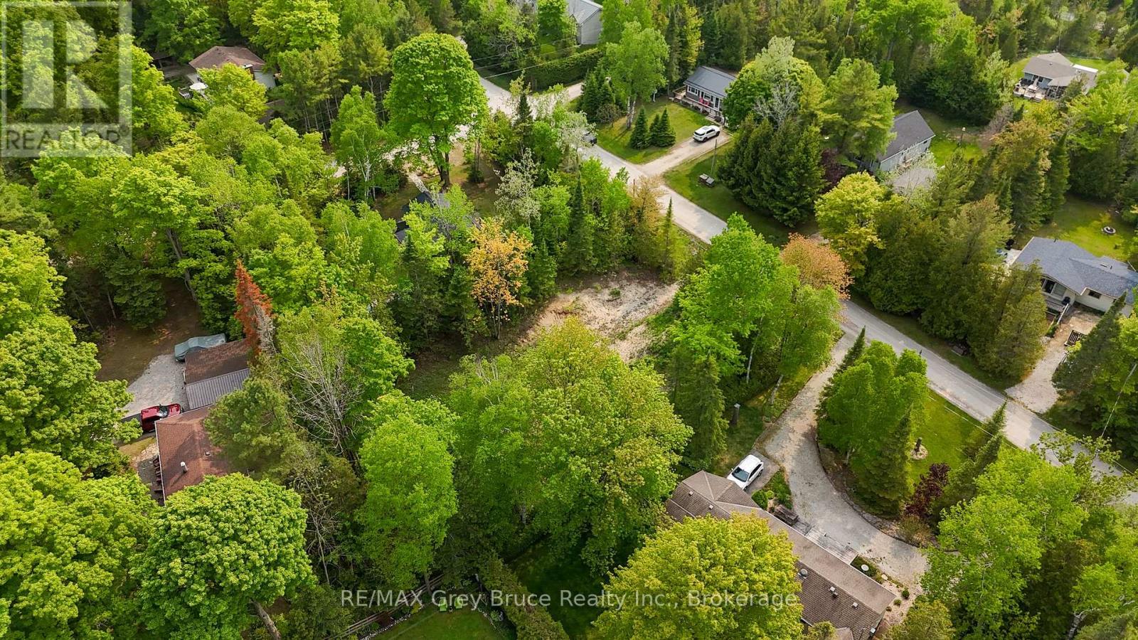 425 Dufferin Avenue, South Bruce Peninsula, Ontario  N0H 2G0 - Photo 5 - X12154811