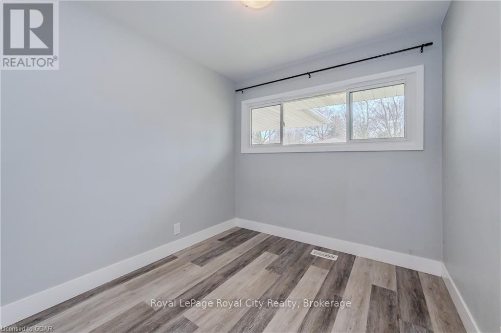 Upper - 65 Village Road, Kitchener, Ontario  N2M 4K9 - Photo 13 - X12154838