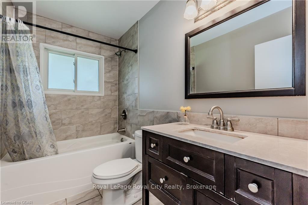 Upper - 65 Village Road, Kitchener, Ontario  N2M 4K9 - Photo 20 - X12154838