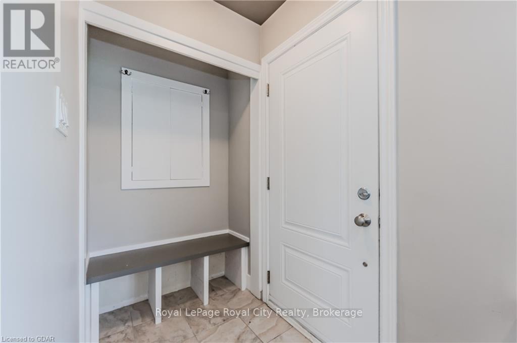 Upper - 65 Village Road, Kitchener, Ontario  N2M 4K9 - Photo 4 - X12154838