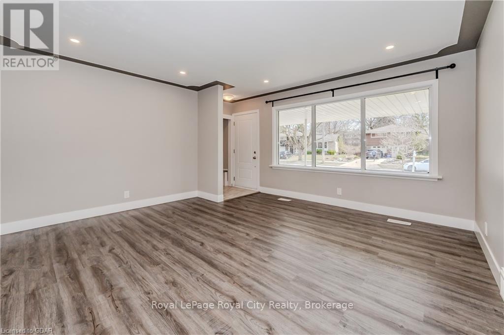 Upper - 65 Village Road, Kitchener, Ontario  N2M 4K9 - Photo 5 - X12154838