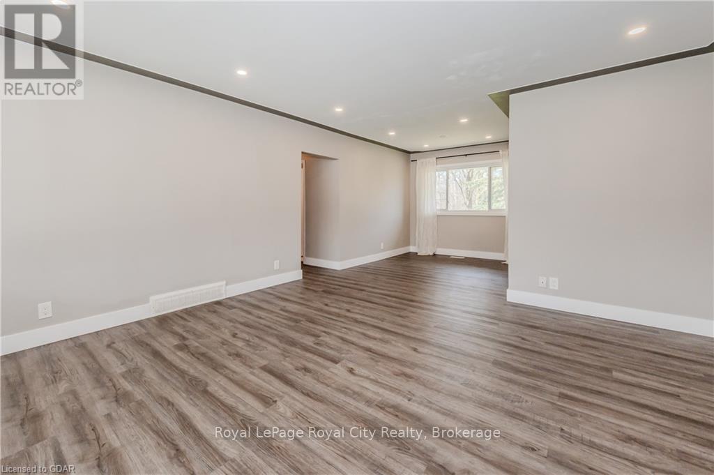 Upper - 65 Village Road, Kitchener, Ontario  N2M 4K9 - Photo 7 - X12154838