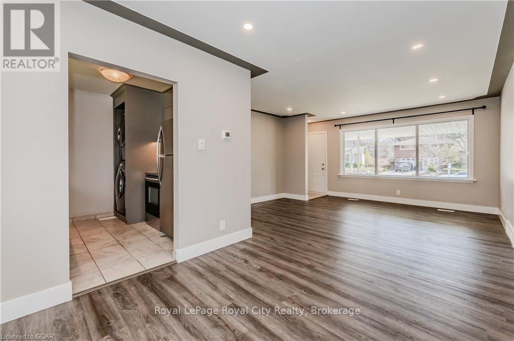 Upper - 65 Village Road, Kitchener, Ontario  N2M 4K9 - Photo 9 - X12154838