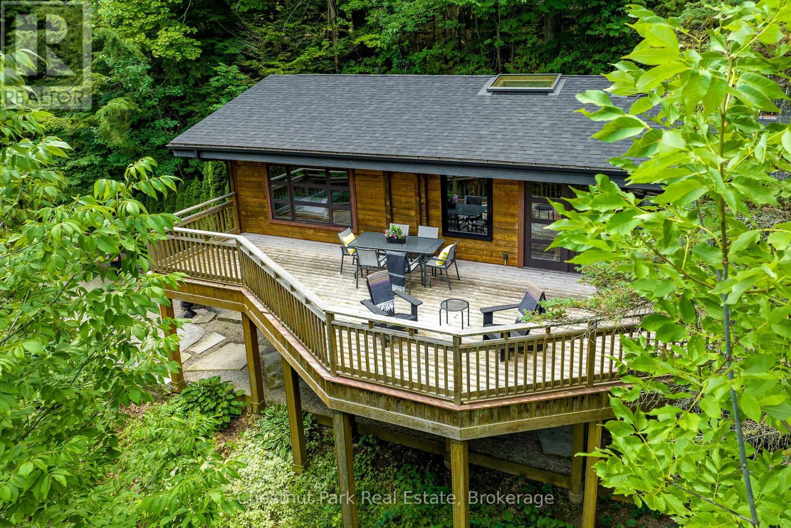 146 Chamonix Crescent, Blue Mountains, Ontario  L9Y 3Z2 - Photo 2 - X12154960