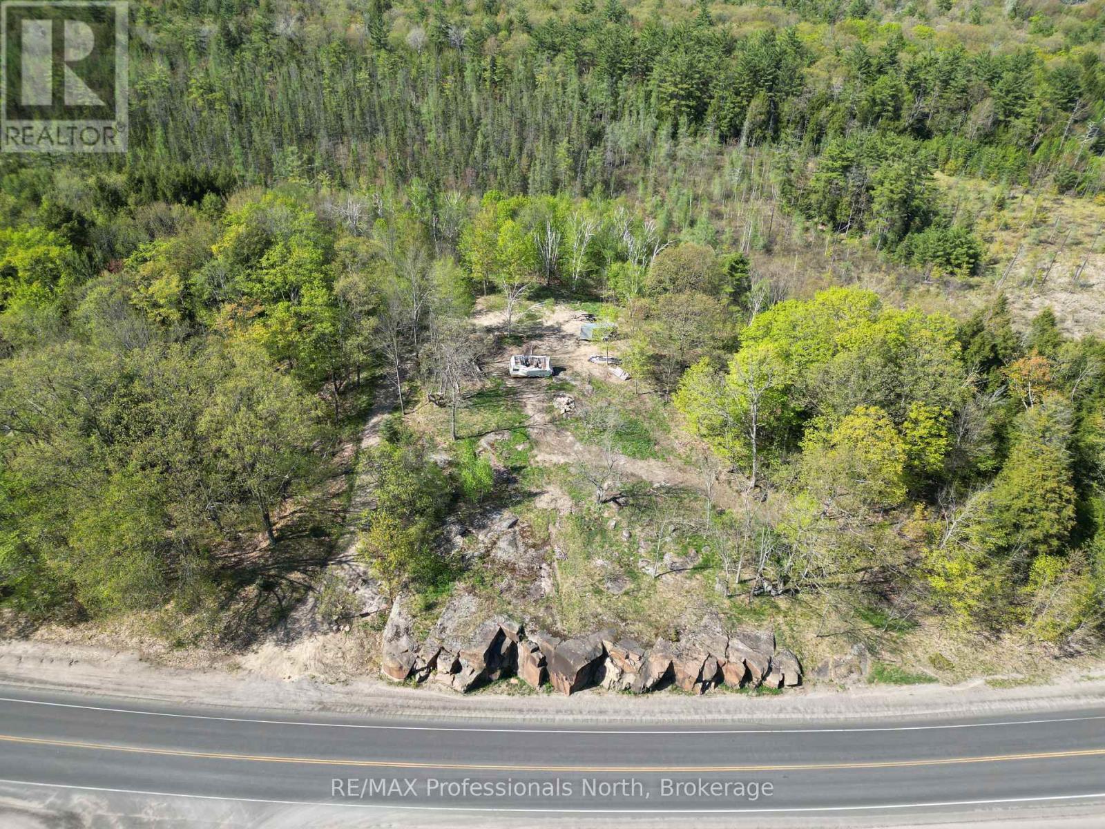 2070 Muskoka 118 Road W, Muskoka Lakes, Ontario  P1L 1W8 - Photo 5 - X12155076