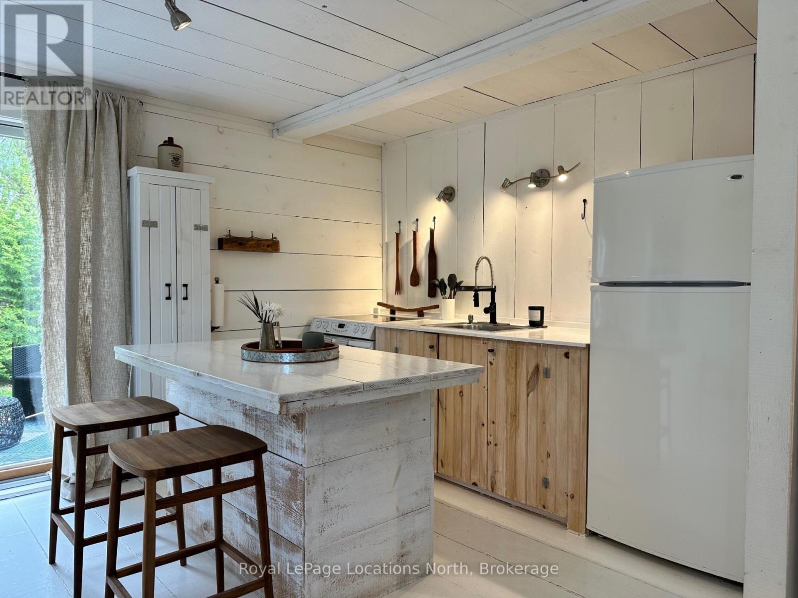 124 Tyrol Avenue, Blue Mountains, Ontario  N0H 2E0 - Photo 9 - X12155173
