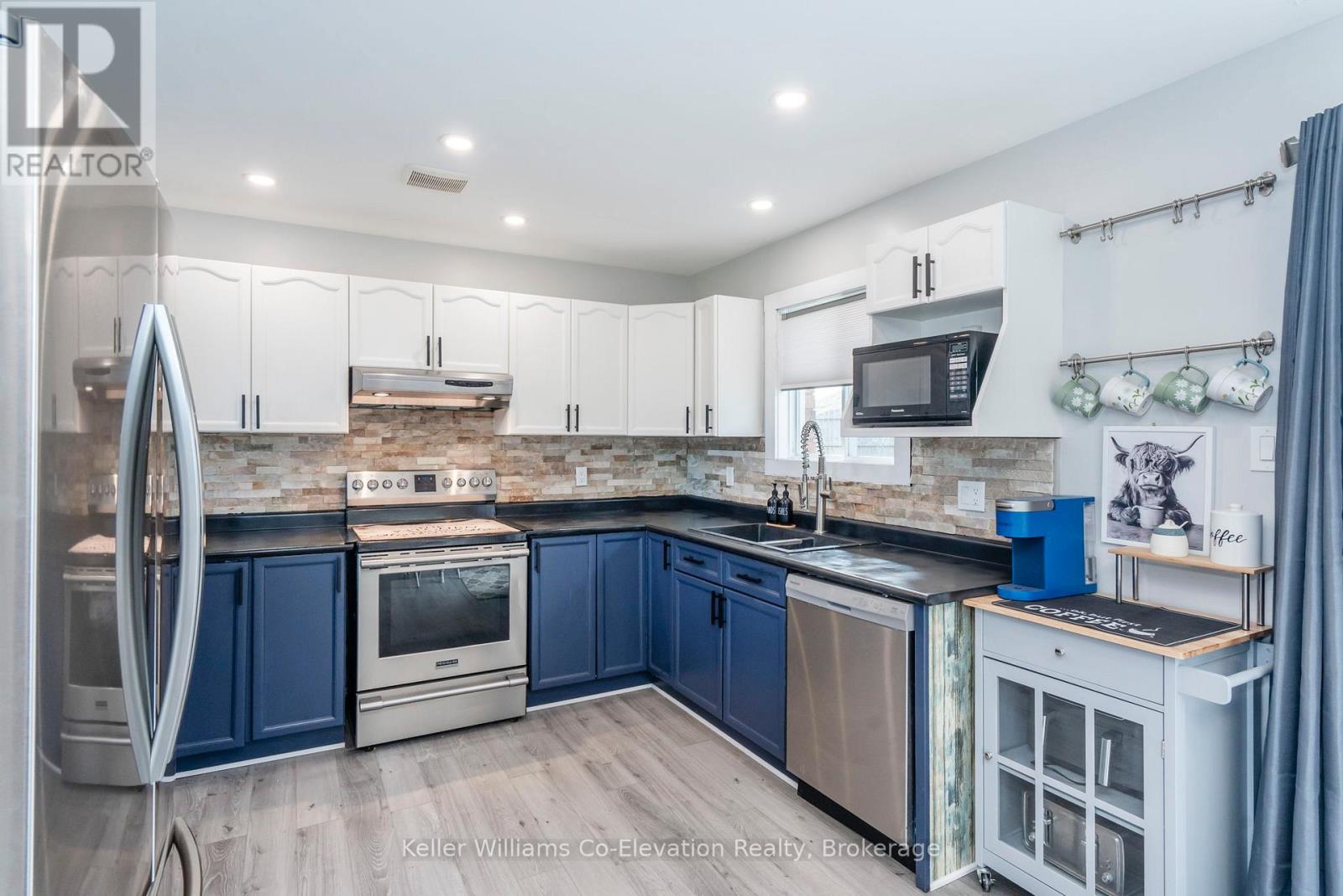 56 Byrnes Crescent, Penetanguishene, Ontario  L9M 1V9 - Photo 4 - S12155225