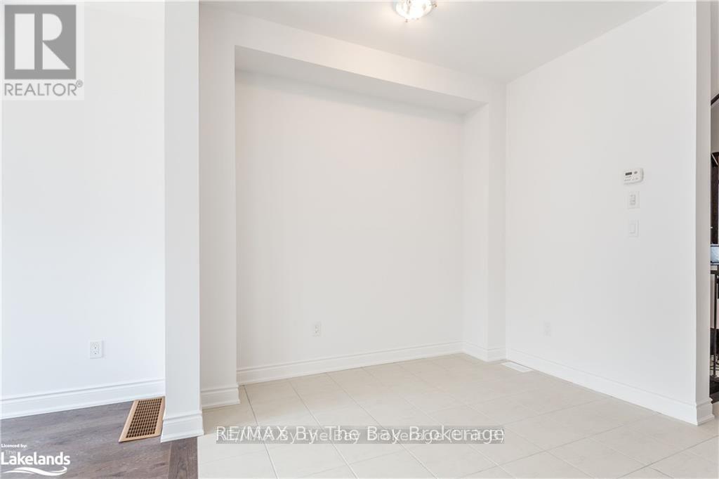 47 Lisa Street, Wasaga Beach, Ontario  L9Z 1J9 - Photo 10 - S12155330