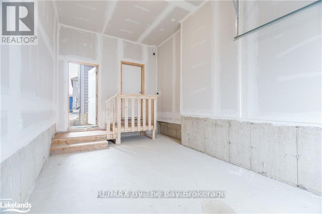 47 Lisa Street, Wasaga Beach, Ontario  L9Z 1J9 - Photo 25 - S12155330