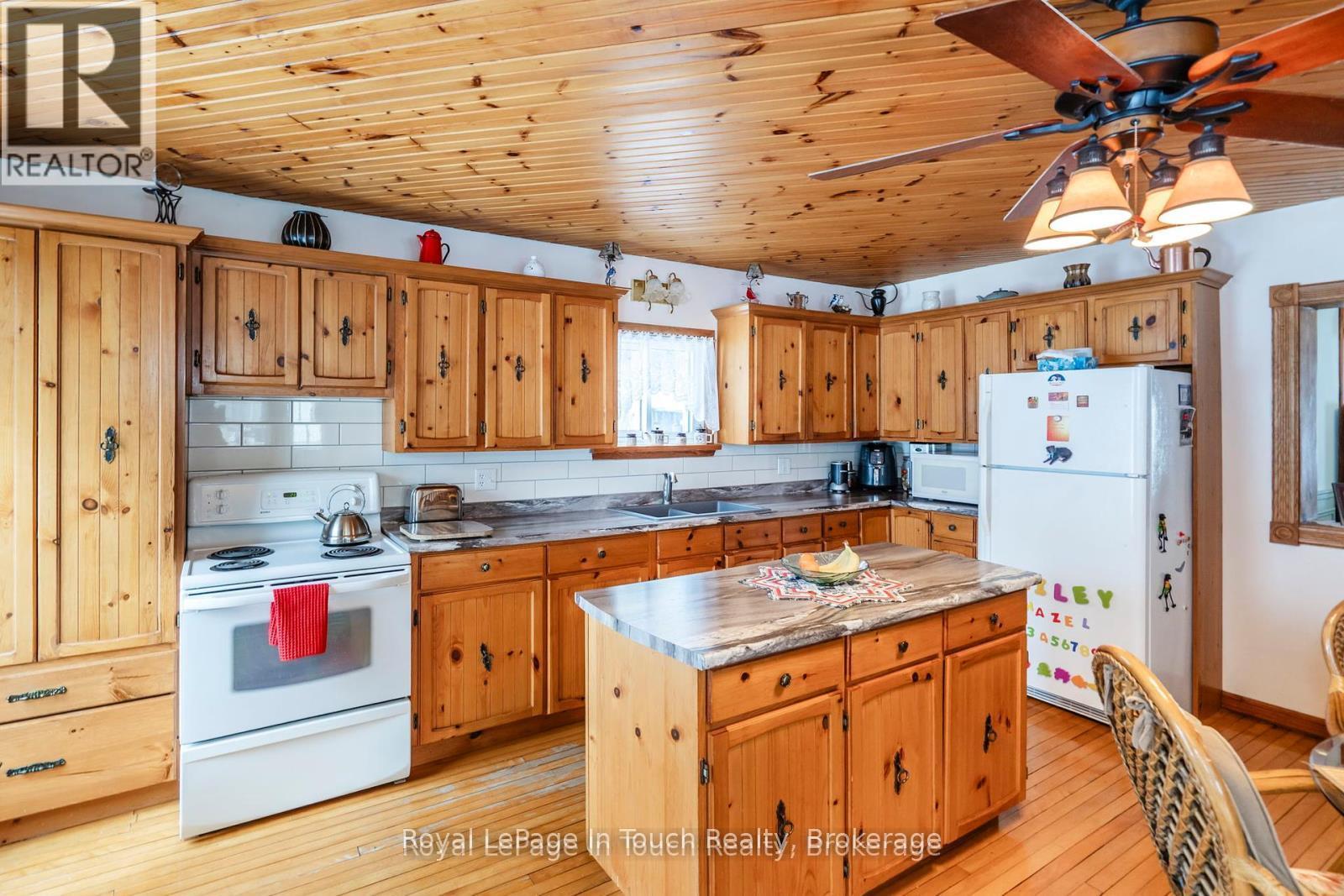 306 Church Street, Penetanguishene, Ontario  L9M 1G5 - Photo 17 - S12155446