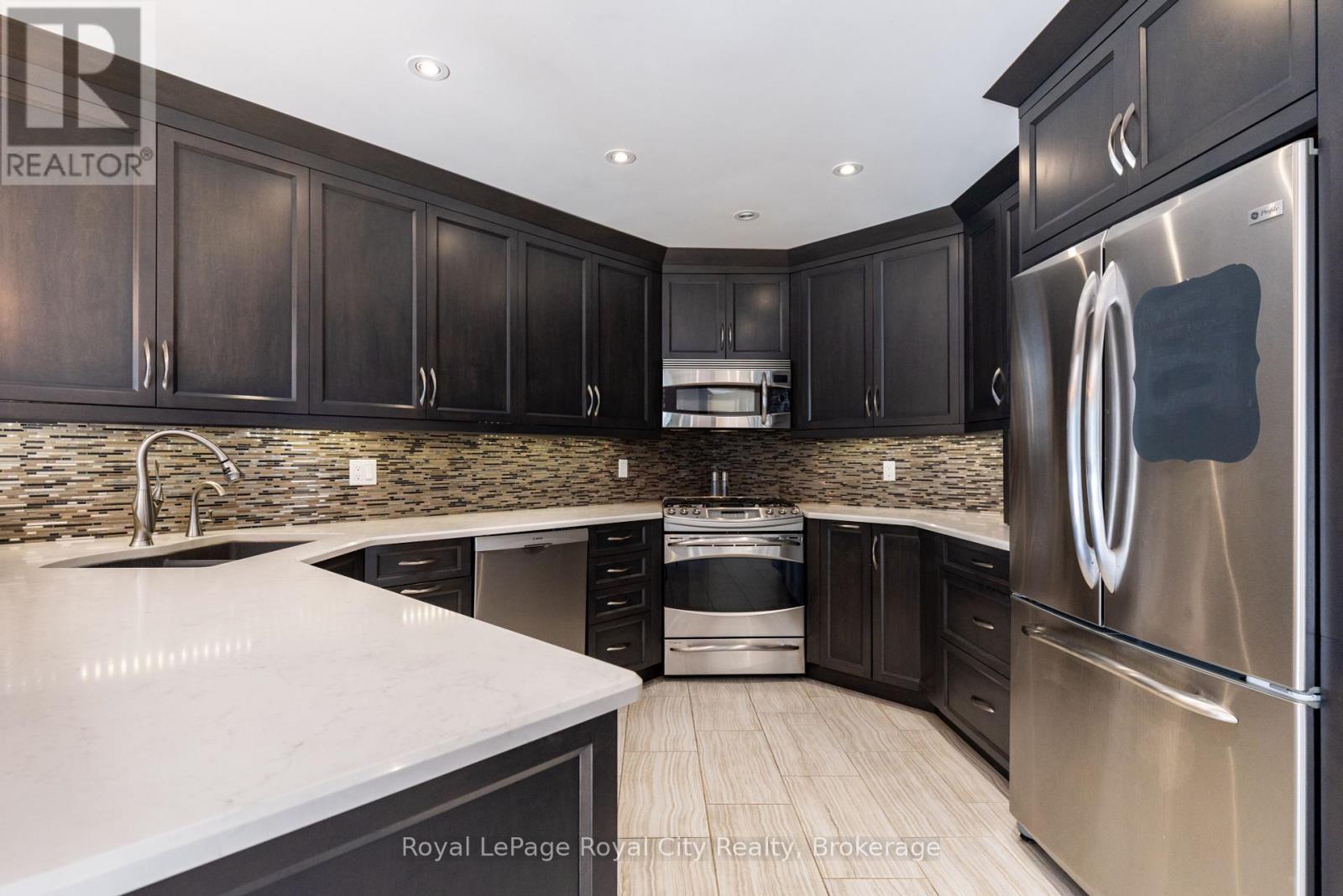 12 Burke Court, Guelph, Ontario  N1L 1J2 - Photo 4 - X12155561