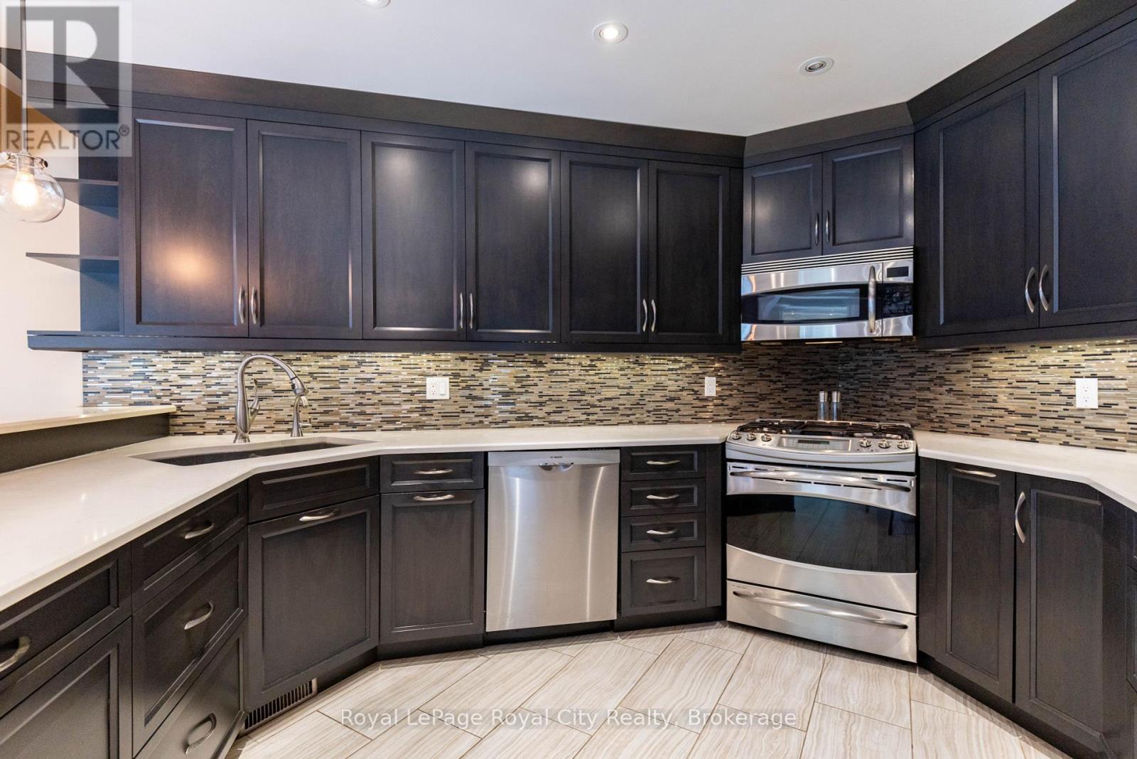 12 Burke Court, Guelph, Ontario  N1L 1J2 - Photo 5 - X12155561