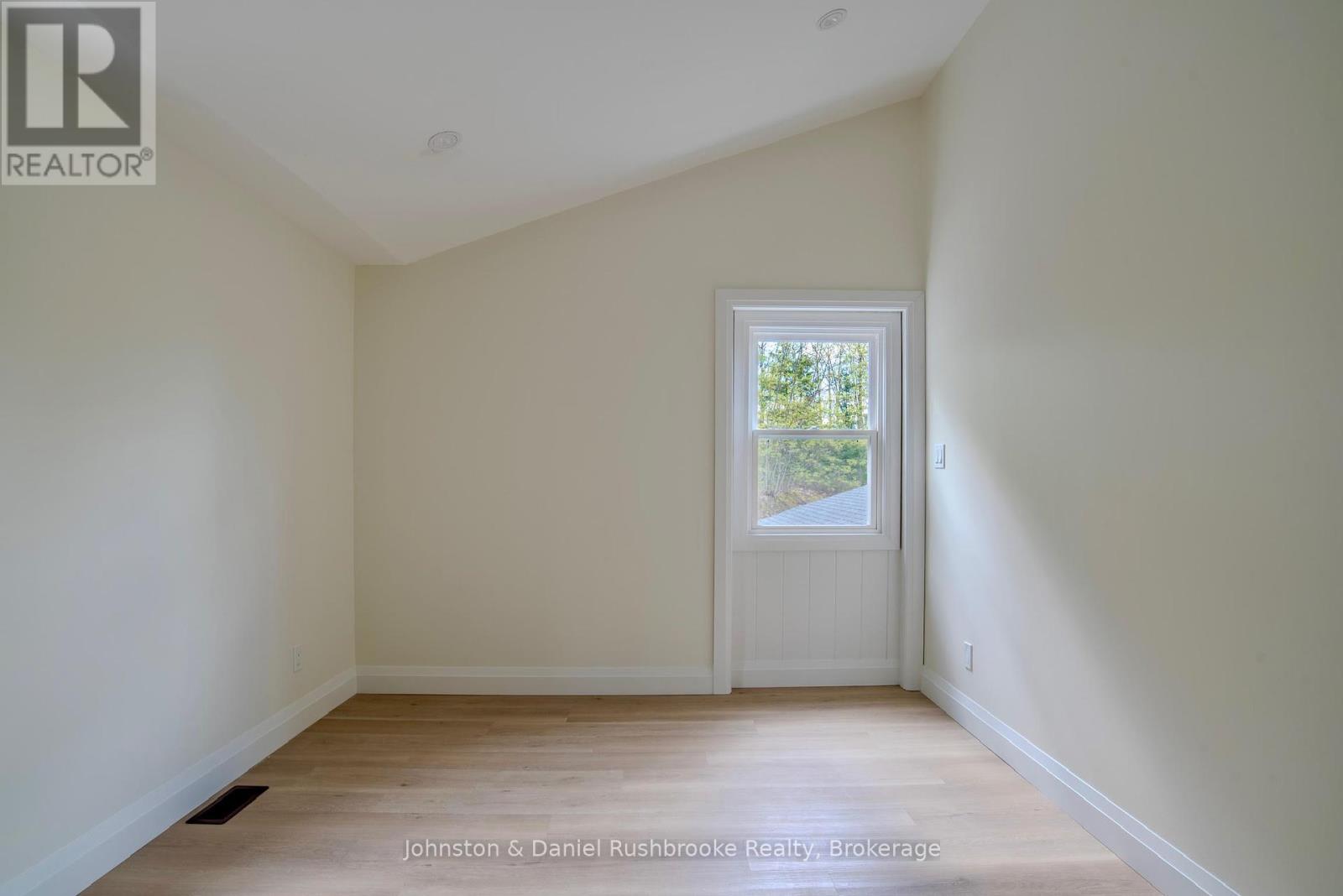 1267 Silver Lake Road, Gravenhurst, Ontario  P1P 1V5 - Photo 14 - X12155616