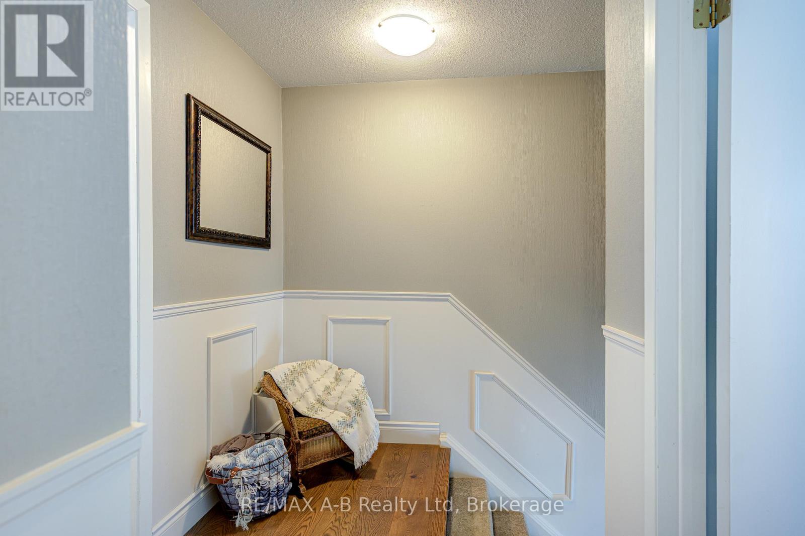 98 Mccarron Crescent, Waterloo, Ontario  N2L 5N2 - Photo 18 - X12155709