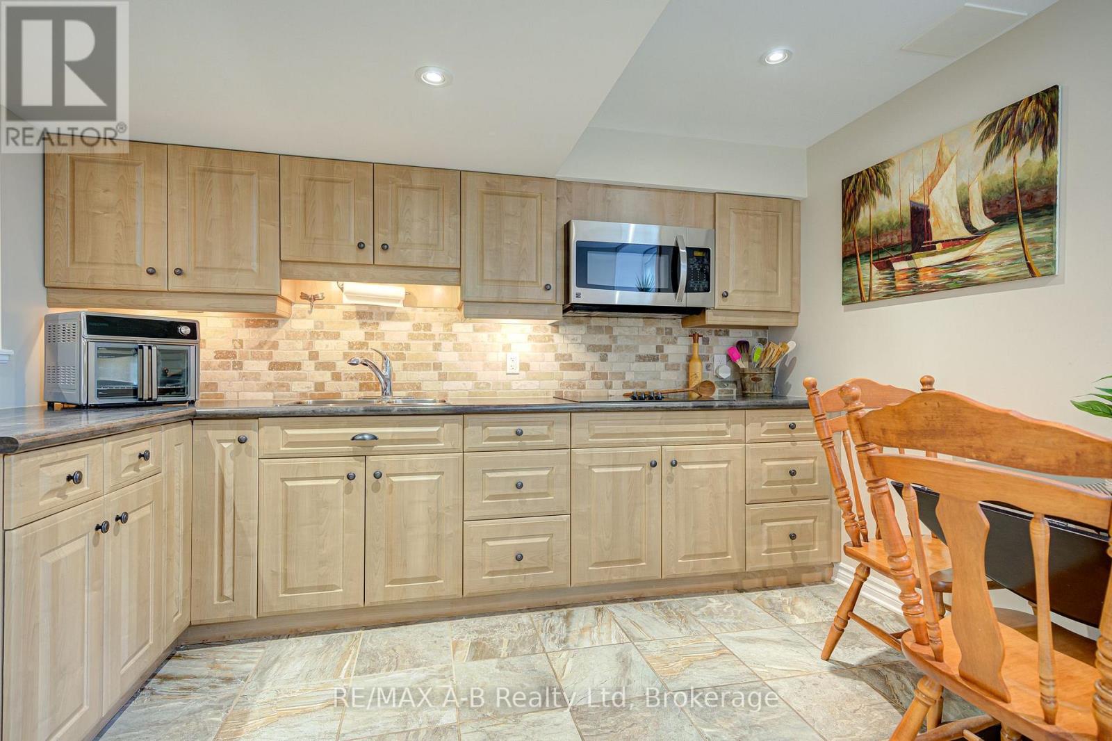 98 Mccarron Crescent, Waterloo, Ontario  N2L 5N2 - Photo 30 - X12155709