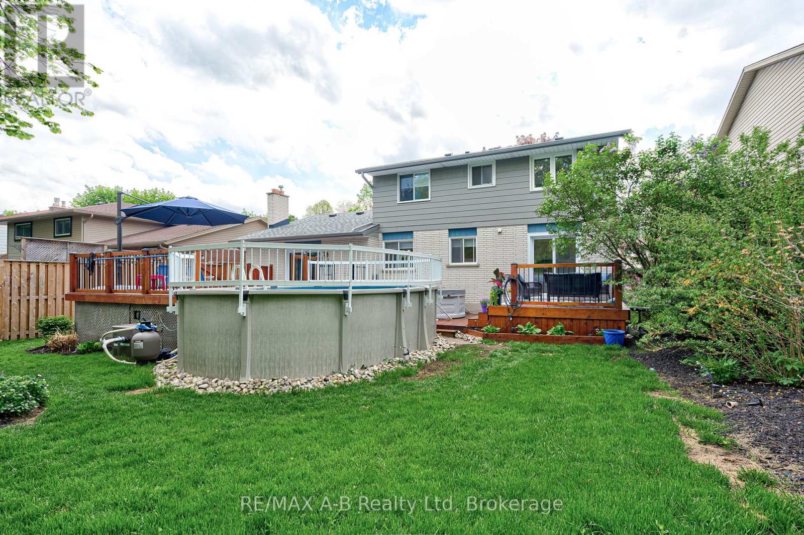 98 Mccarron Crescent, Waterloo, Ontario  N2L 5N2 - Photo 34 - X12155709