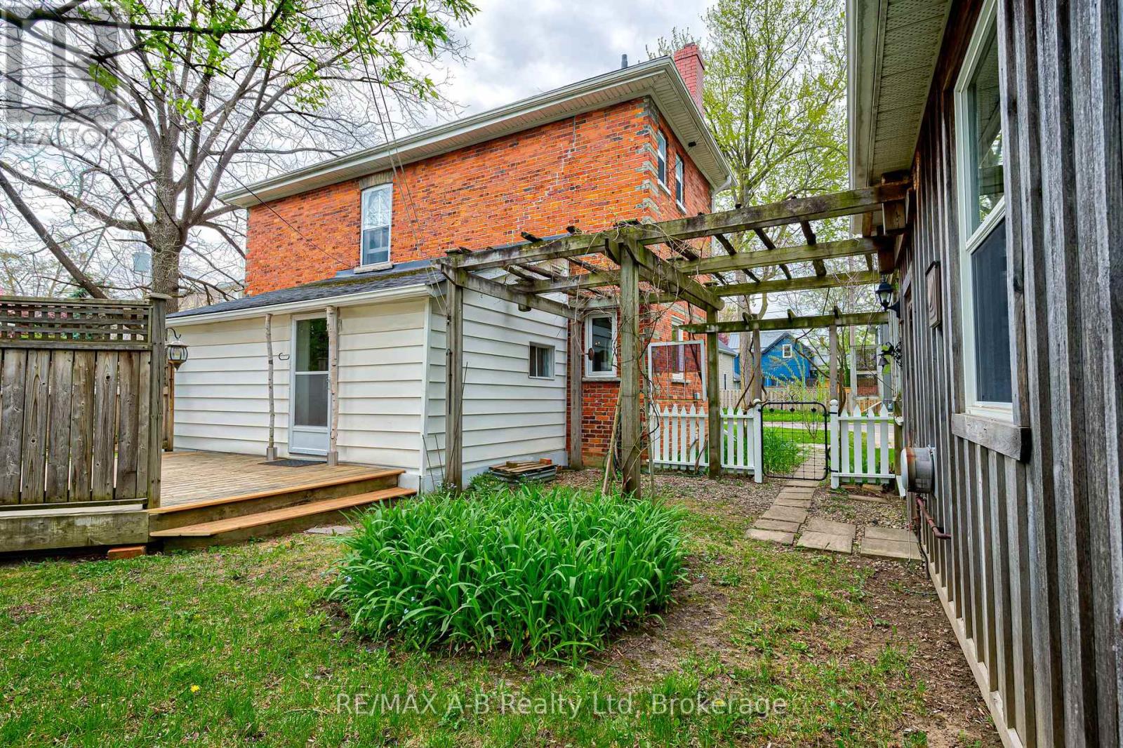 258 Douro Street, Stratford, Ontario  N5A 3S3 - Photo 15 - X12155757