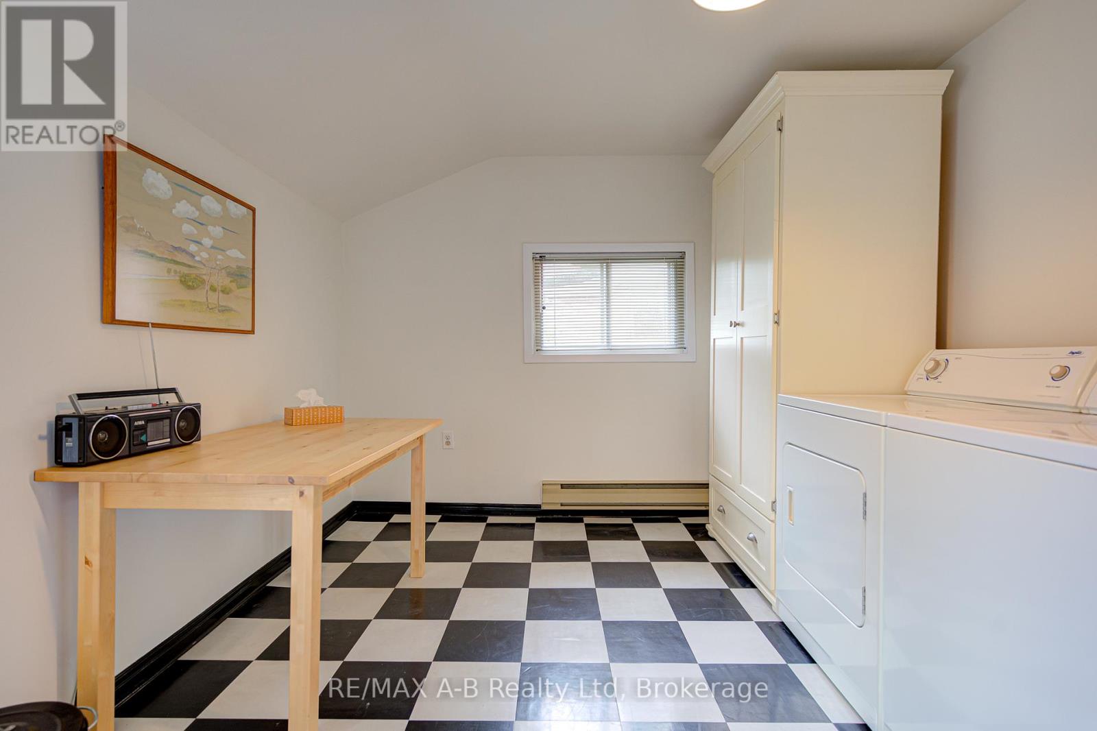 258 Douro Street, Stratford, Ontario  N5A 3S3 - Photo 28 - X12155757