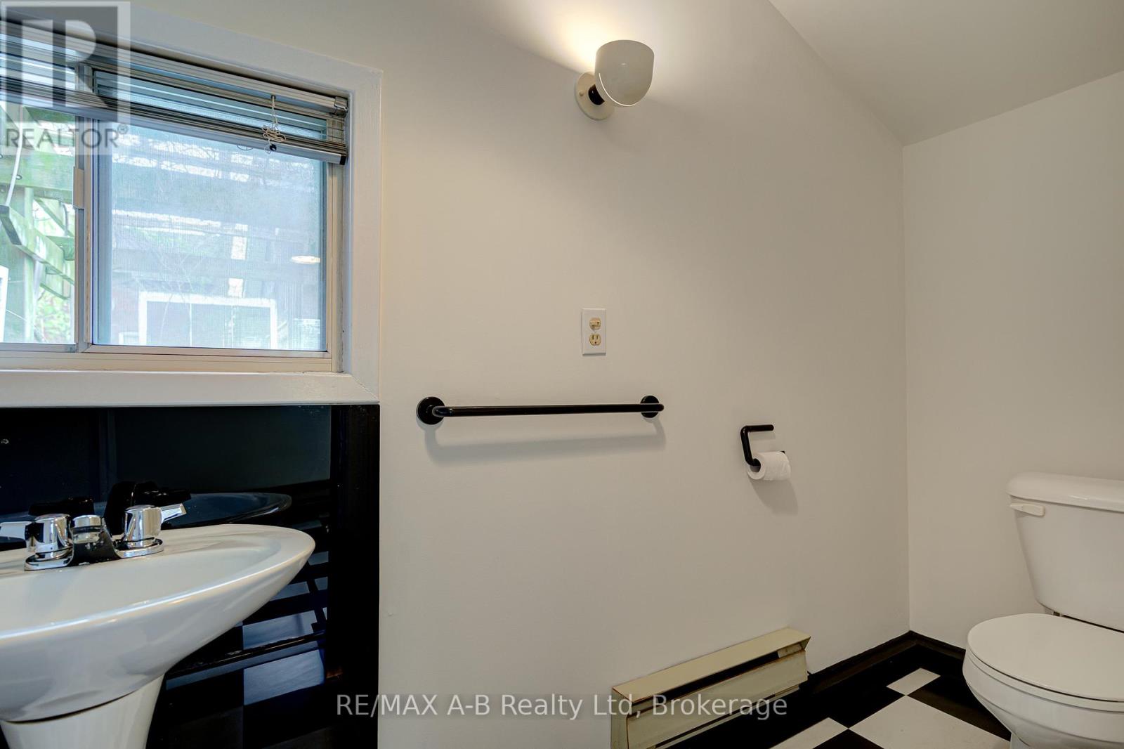 258 Douro Street, Stratford, Ontario  N5A 3S3 - Photo 29 - X12155757