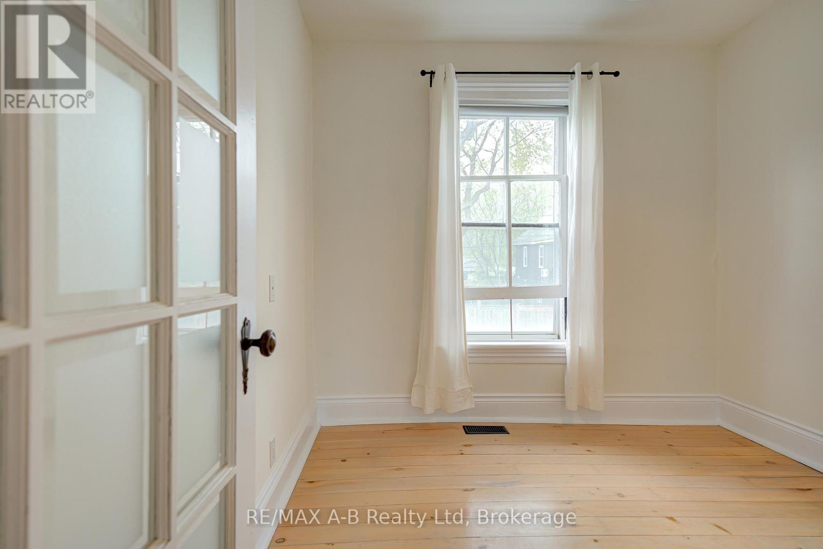 258 Douro Street, Stratford, Ontario  N5A 3S3 - Photo 34 - X12155757