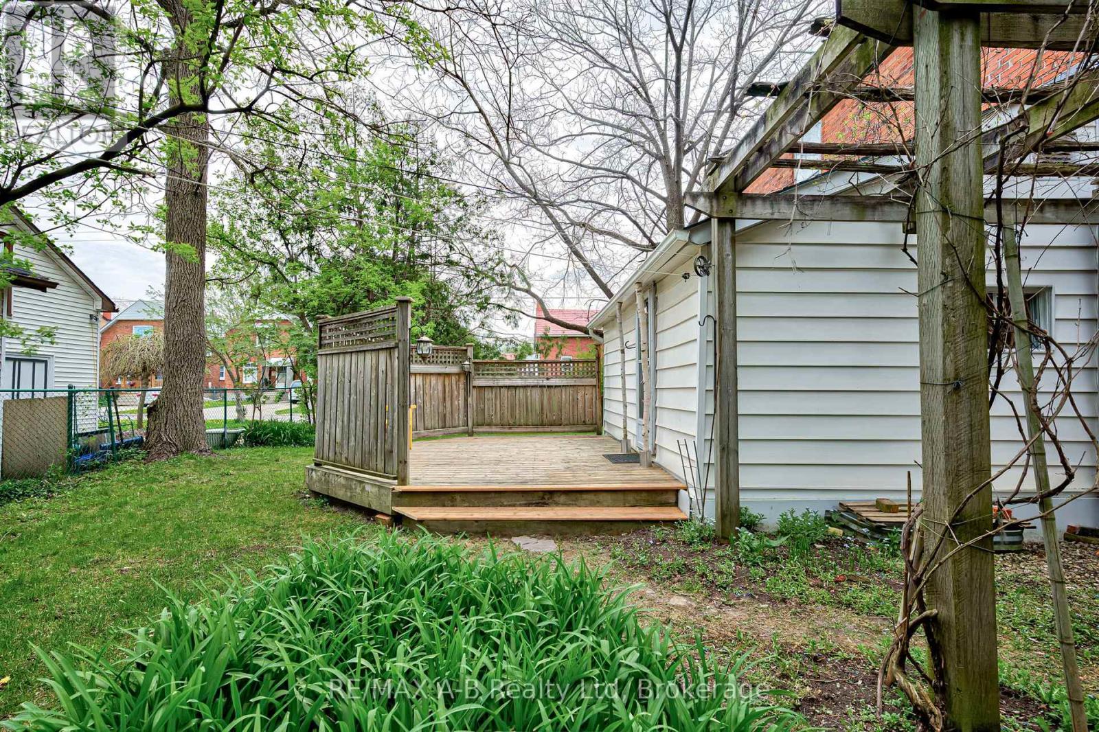 258 Douro Street, Stratford, Ontario  N5A 3S3 - Photo 41 - X12155757