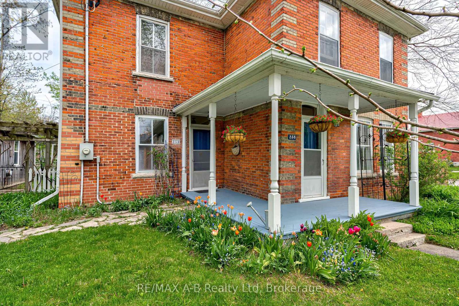 258 Douro Street, Stratford, Ontario  N5A 3S3 - Photo 5 - X12155757