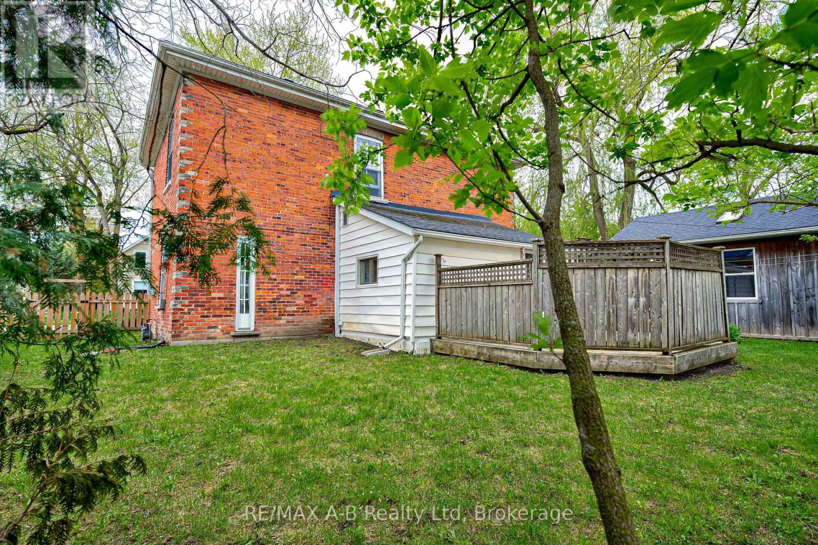 258 Douro Street, Stratford, Ontario  N5A 3S3 - Photo 7 - X12155757