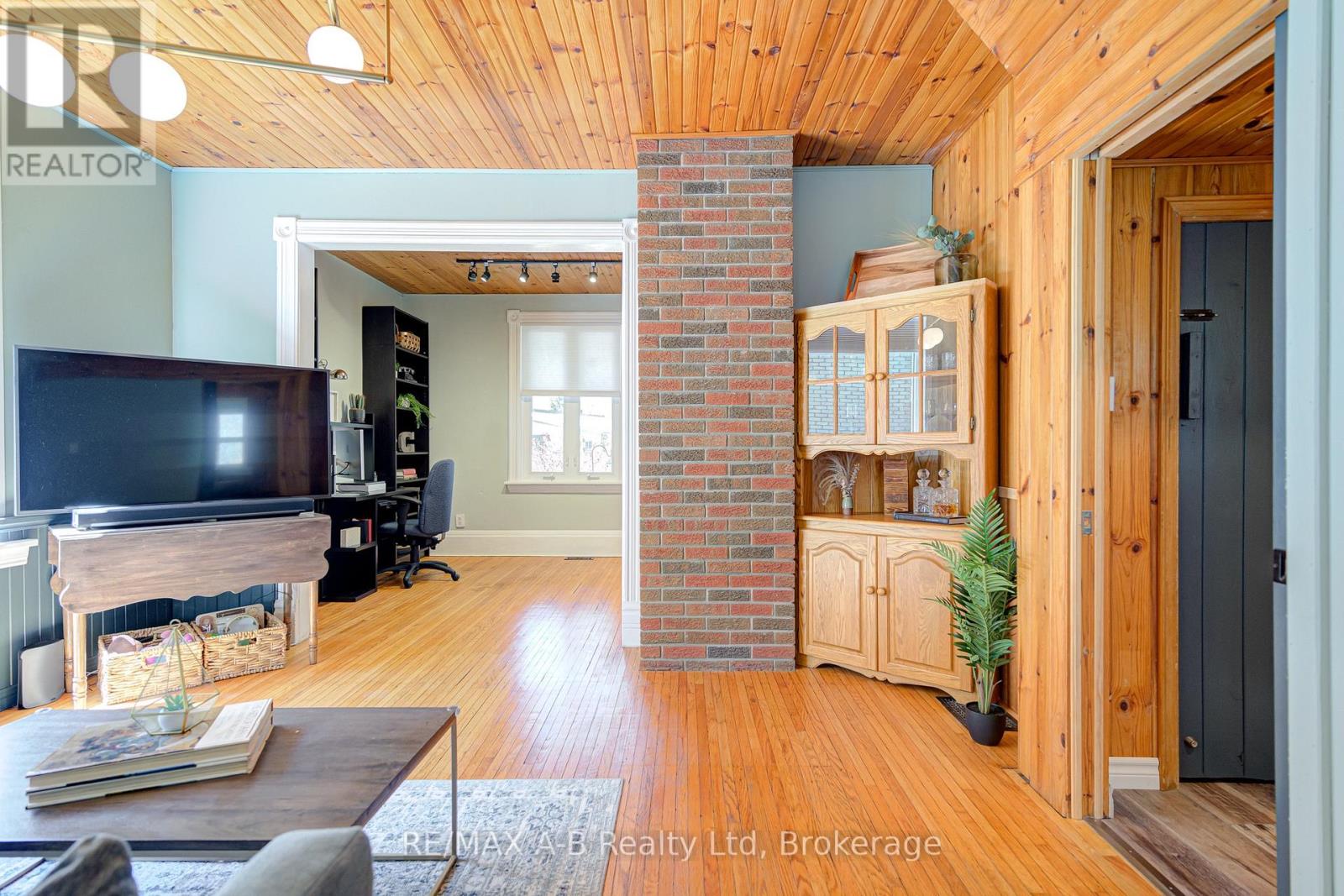 143 Bay Street, Stratford, Ontario  N5A 4K8 - Photo 10 - X12155825