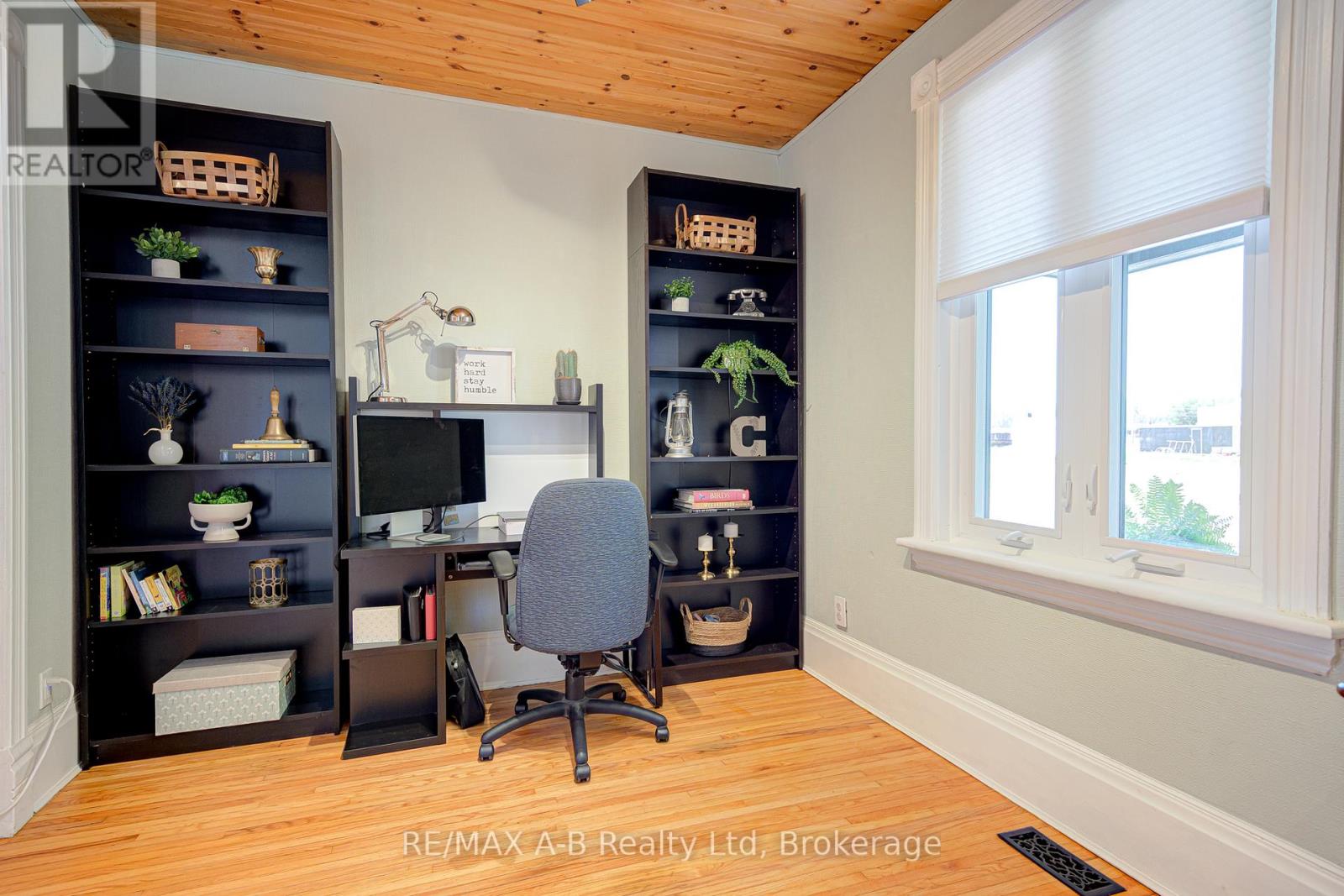 143 Bay Street, Stratford, Ontario  N5A 4K8 - Photo 8 - X12155825