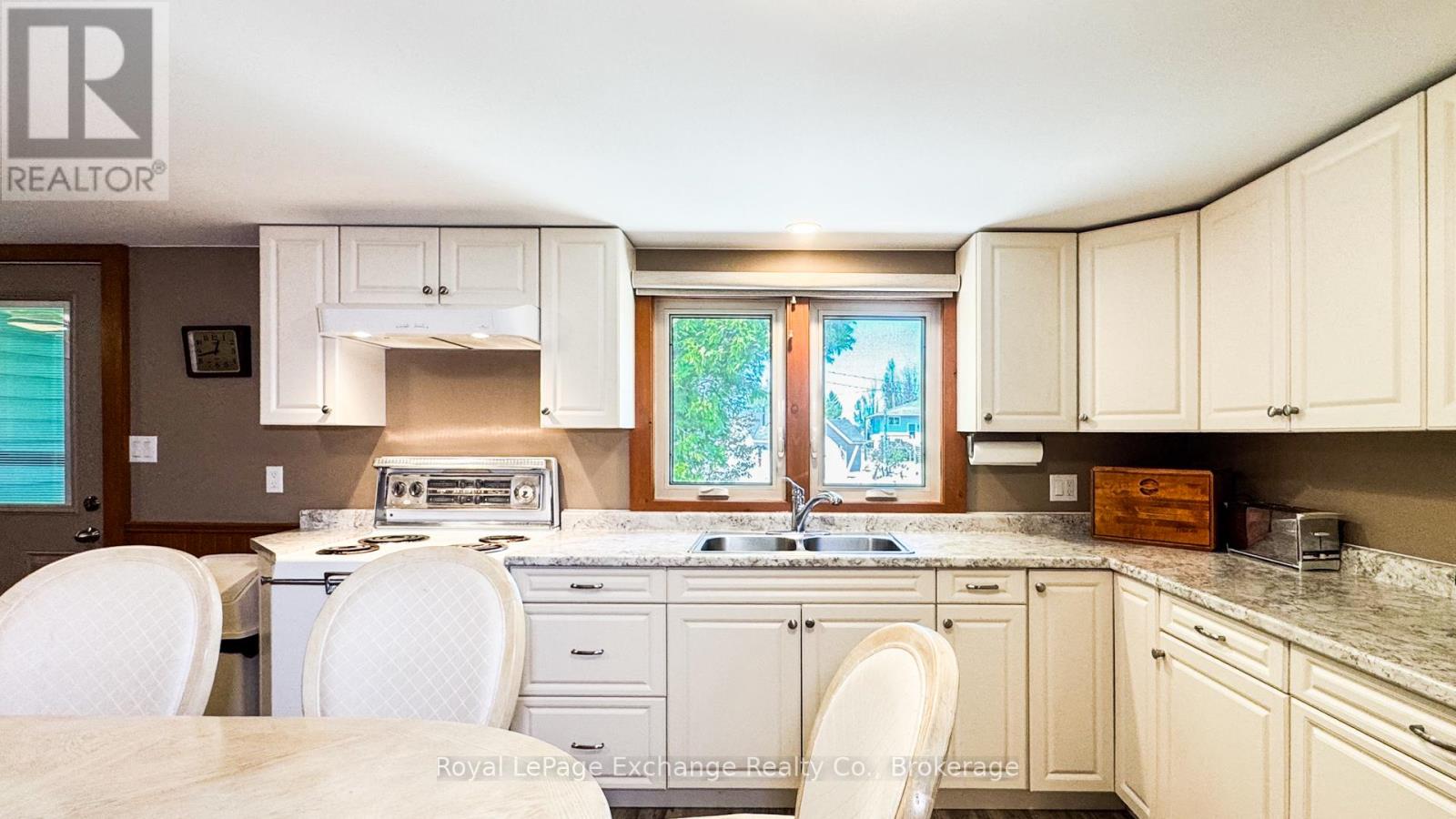 9 Wood Street, Kincardine, Ontario  N0G 2T0 - Photo 12 - X12155843